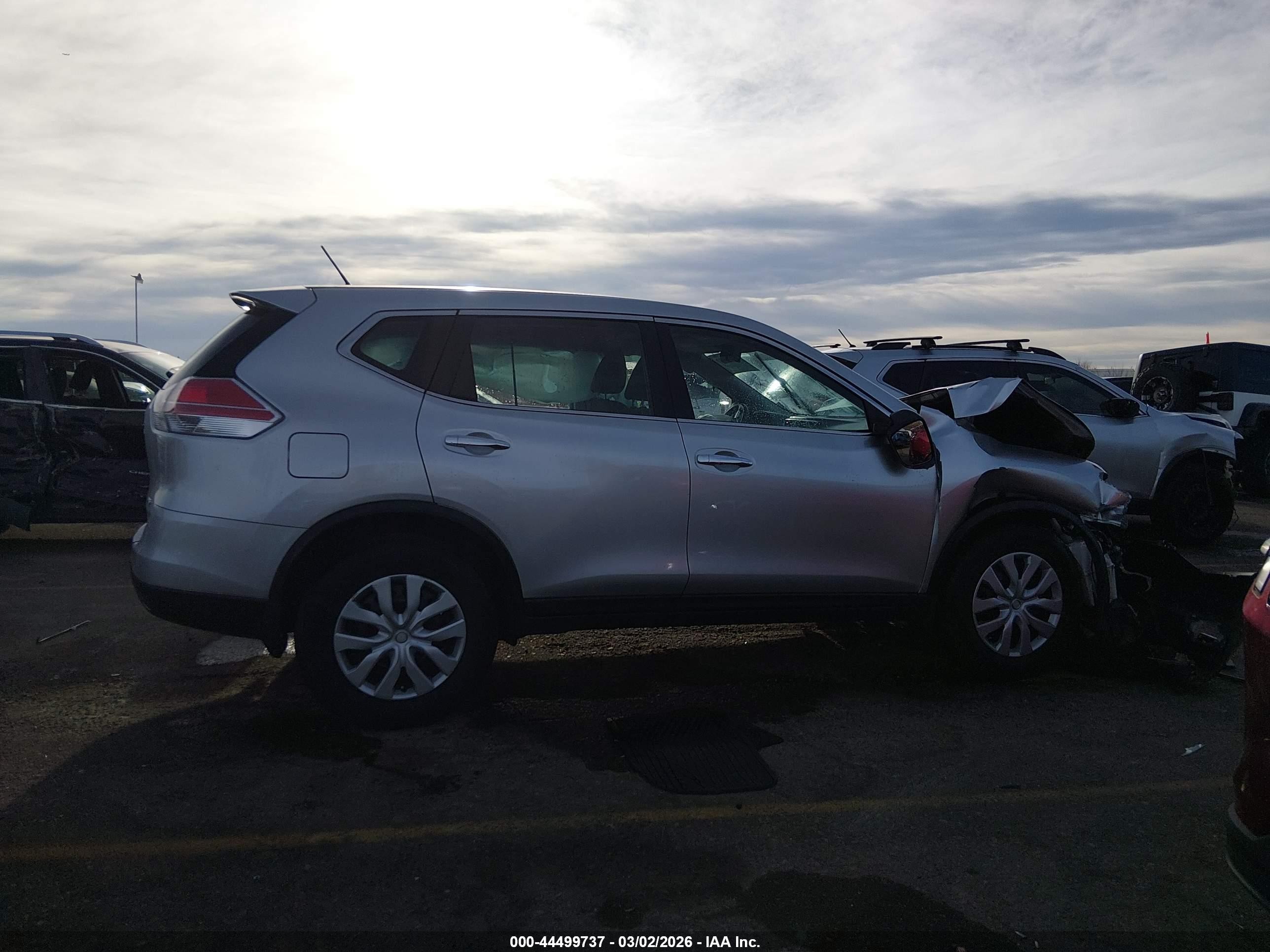 2015 Nissan Rogue S Silver vin: KNMAT2MV4FP591513
