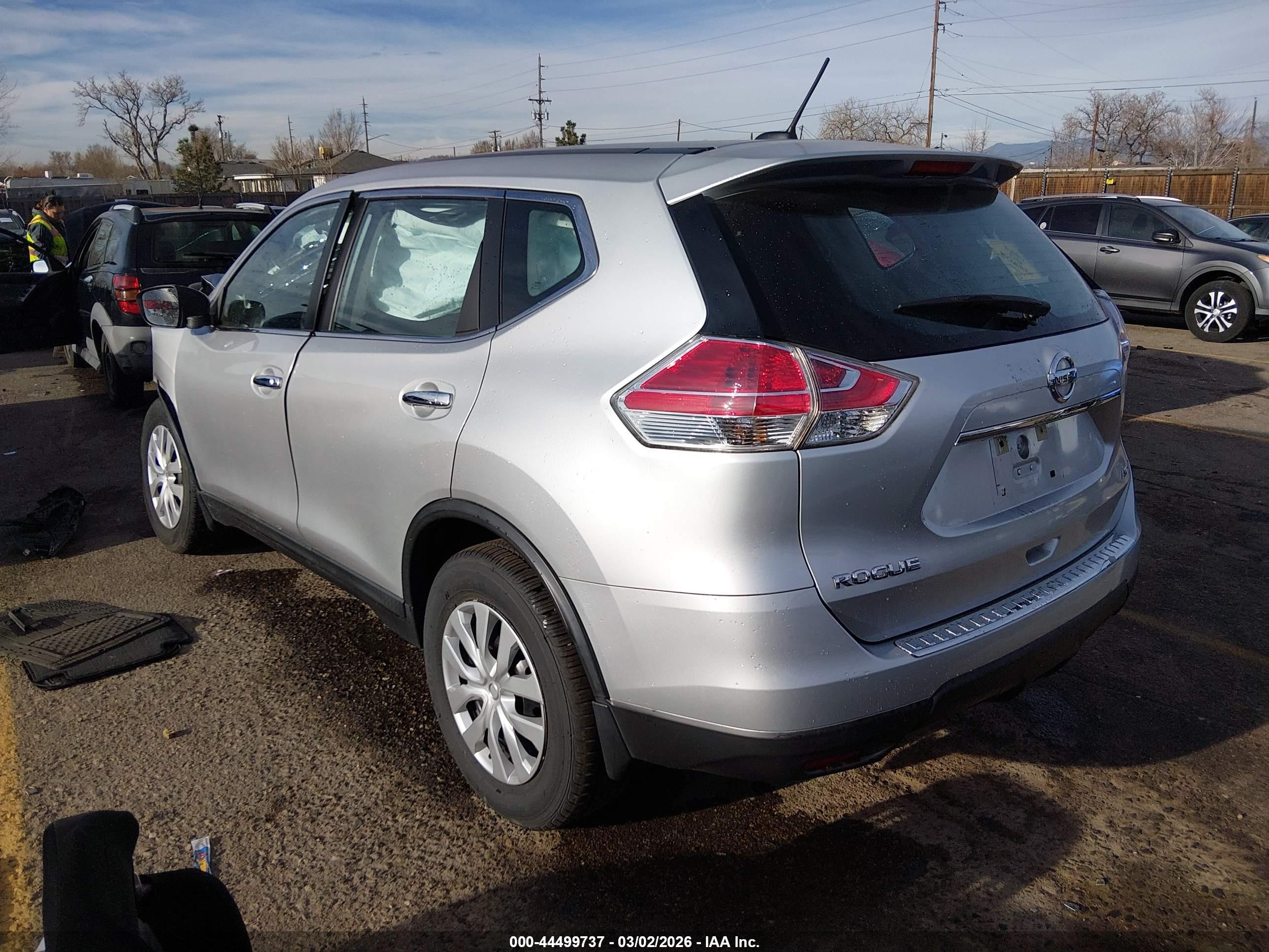2015 Nissan Rogue S Silver vin: KNMAT2MV4FP591513
