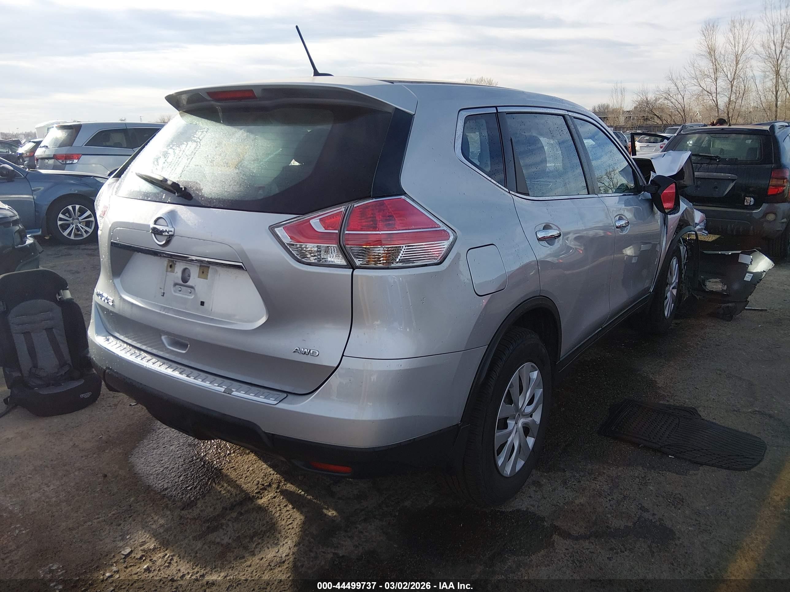 2015 Nissan Rogue S Silver vin: KNMAT2MV4FP591513