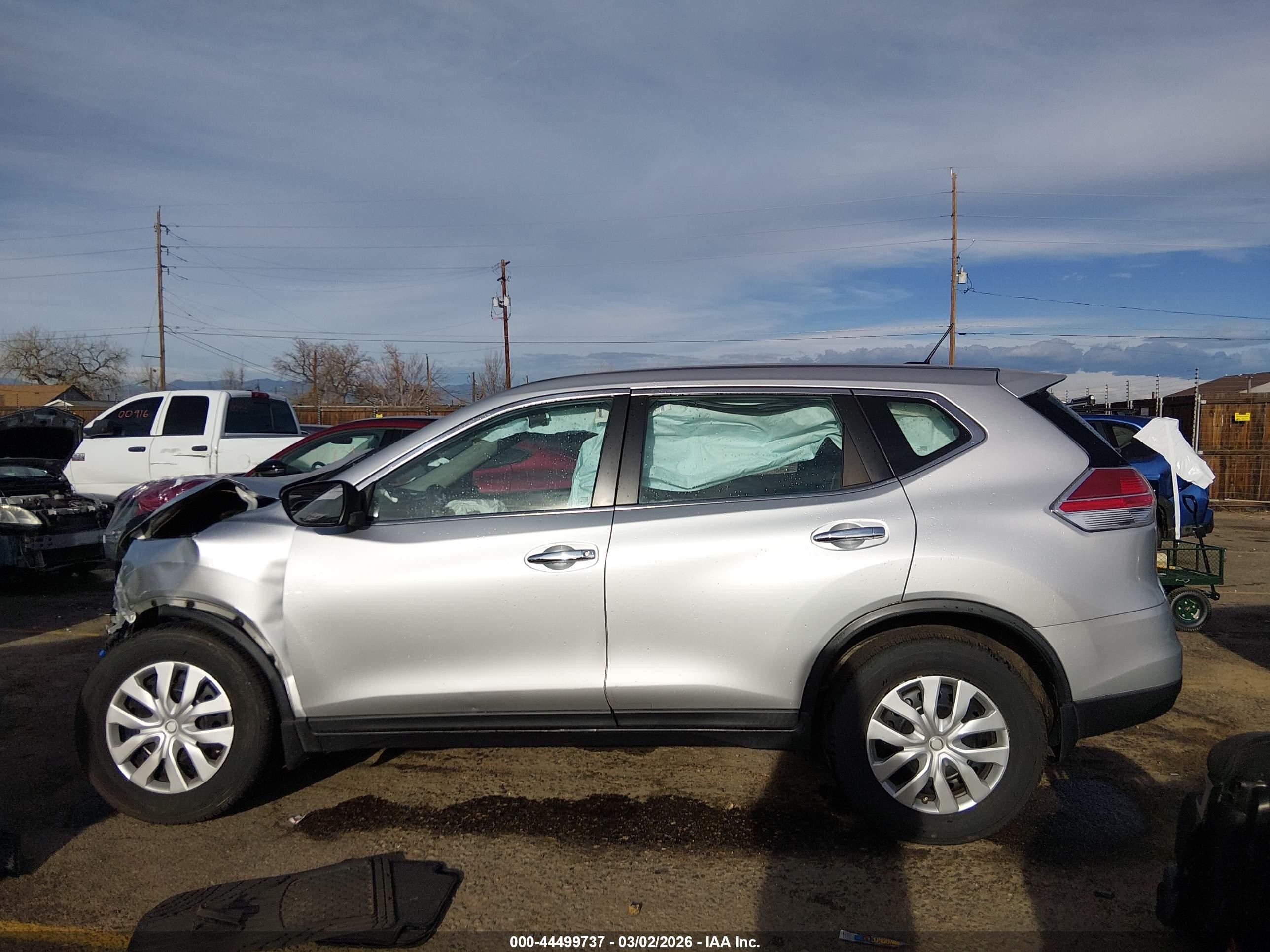 2015 Nissan Rogue S Silver vin: KNMAT2MV4FP591513