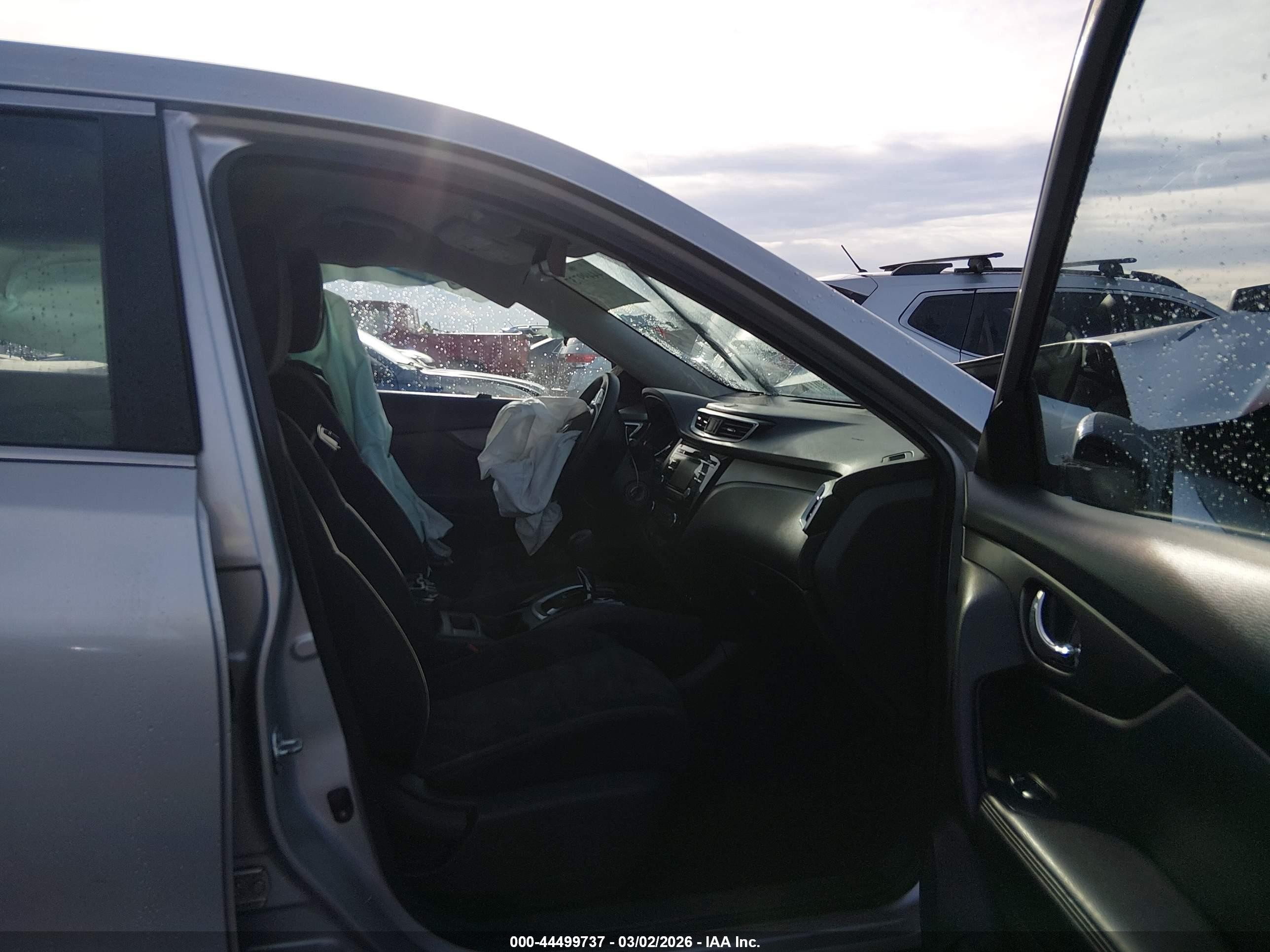 2015 Nissan Rogue S Silver vin: KNMAT2MV4FP591513