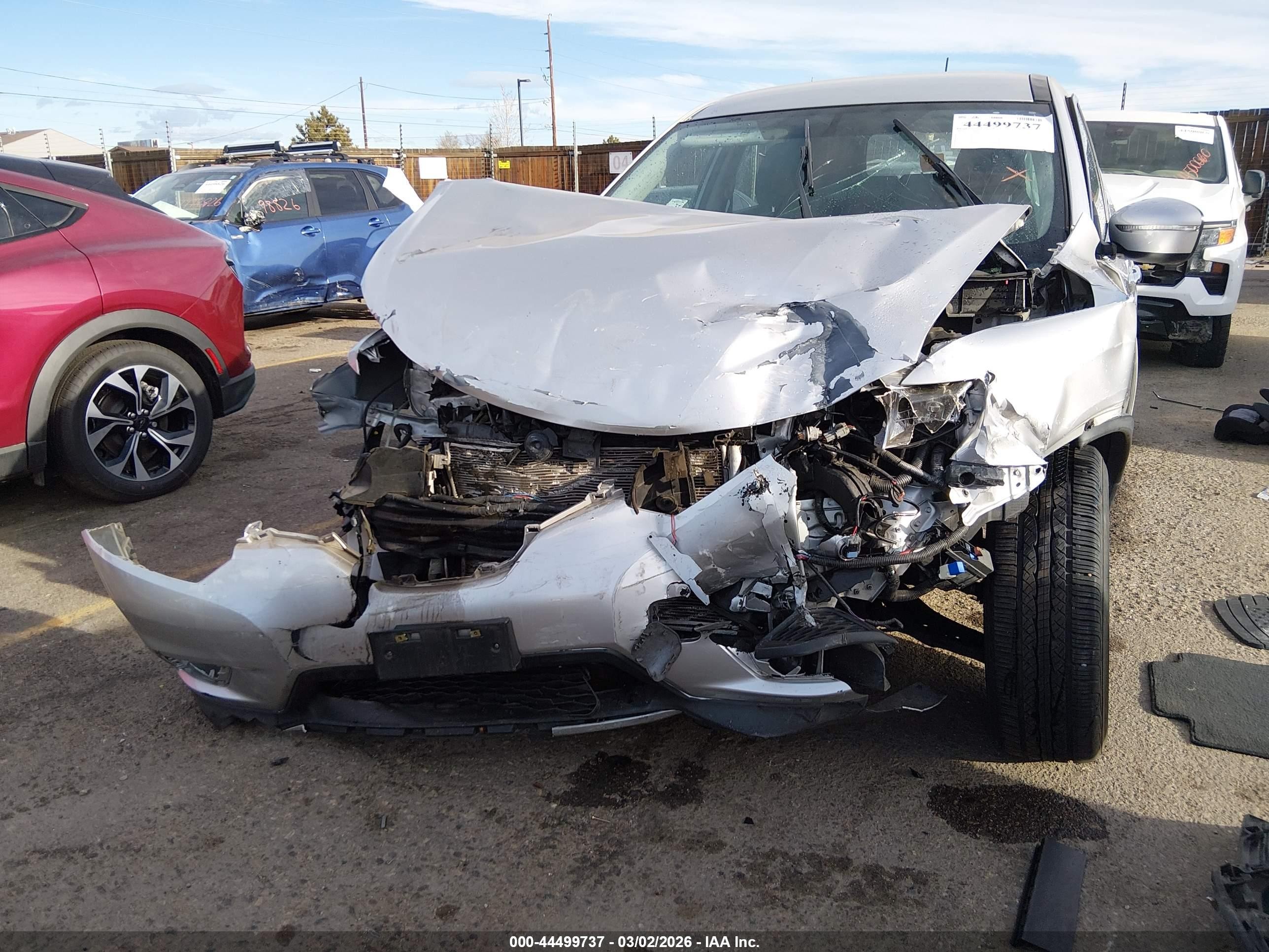 2015 Nissan Rogue S Silver vin: KNMAT2MV4FP591513