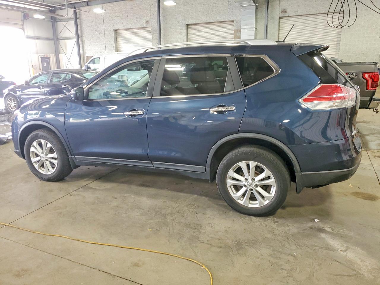 2016 Nissan Rogue Sv Blue vin: KNMAT2MV4GP700134