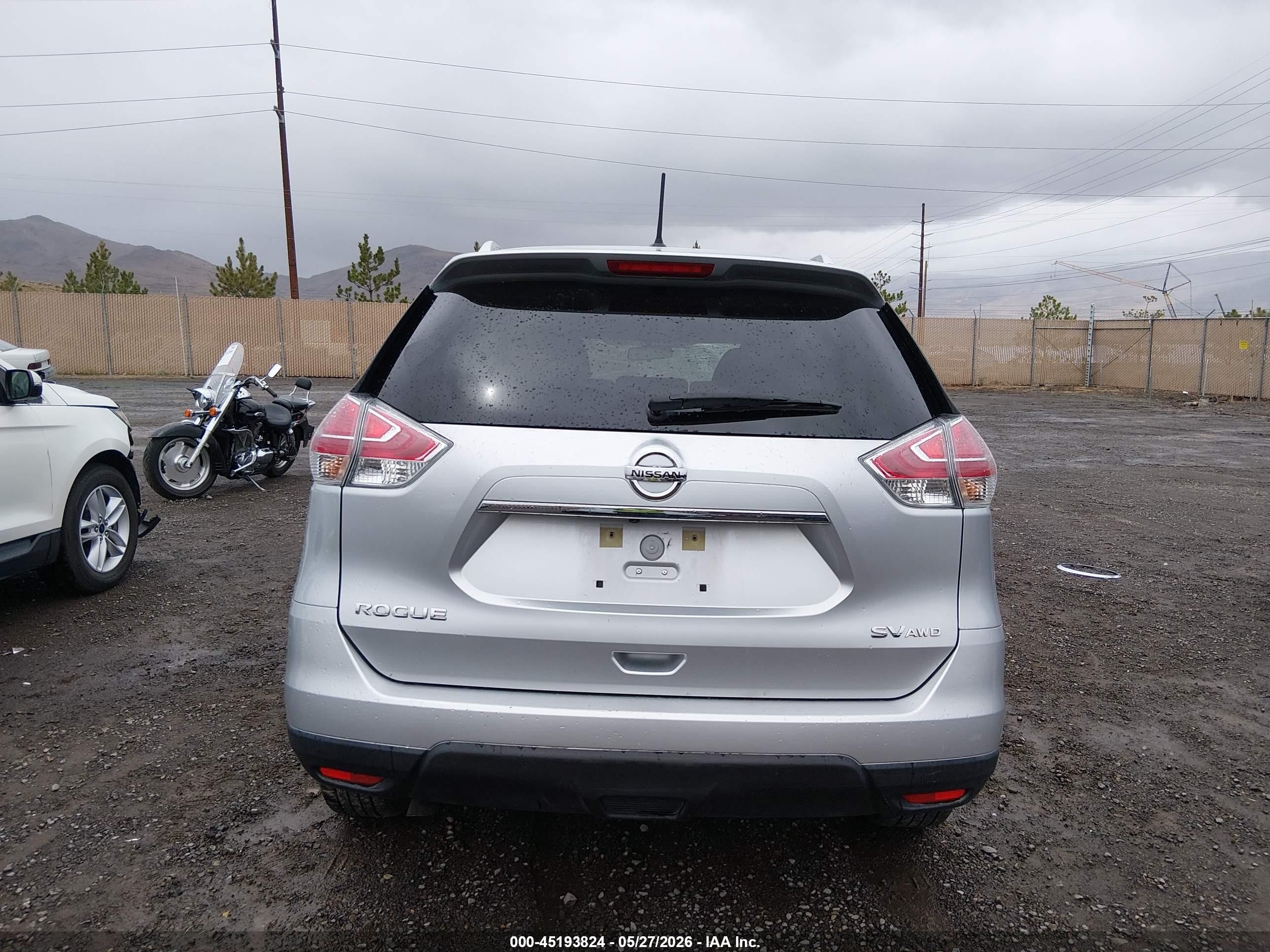 2016 Nissan Rogue Sv Silver vin: KNMAT2MV4GP736244