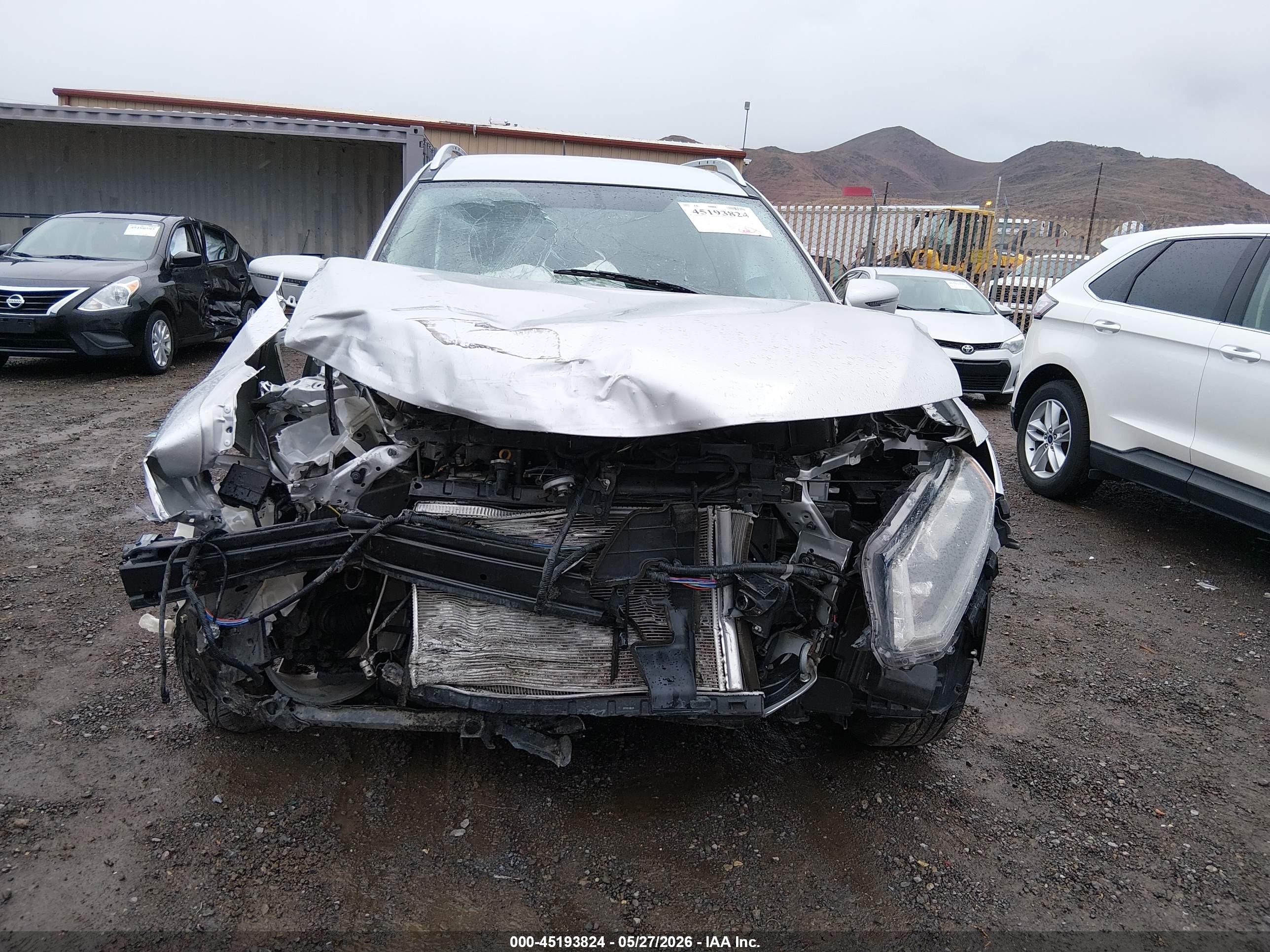 2016 Nissan Rogue Sv Silver vin: KNMAT2MV4GP736244