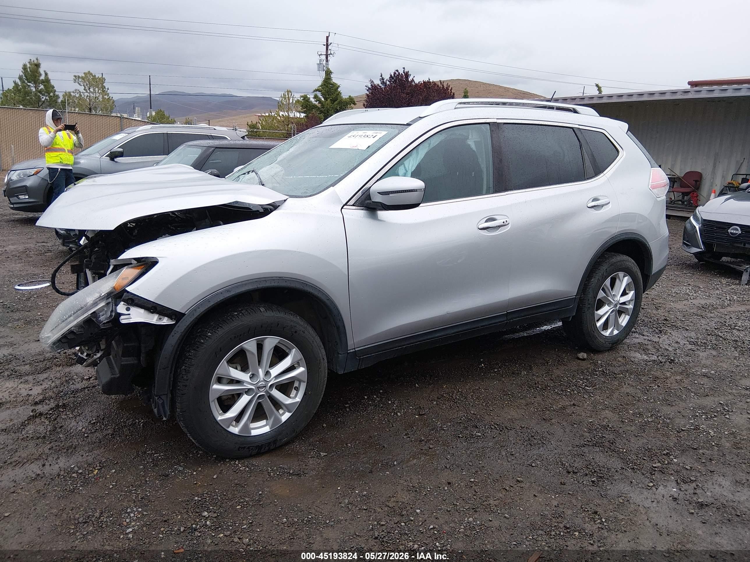 2016 Nissan Rogue Sv Silver vin: KNMAT2MV4GP736244