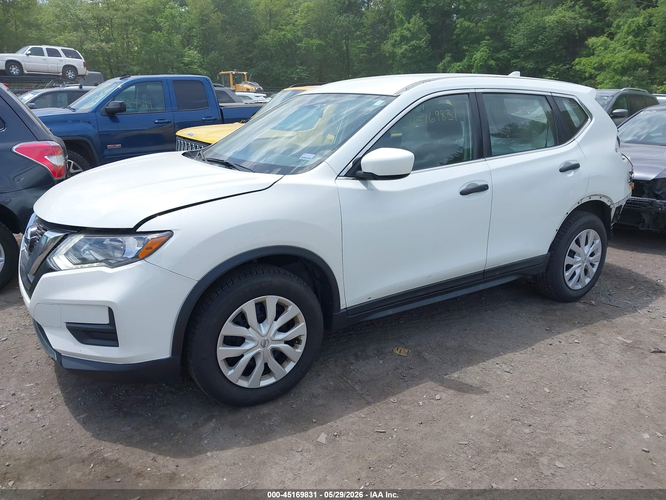 2017 Nissan Rogue S White vin: KNMAT2MV4HP510626