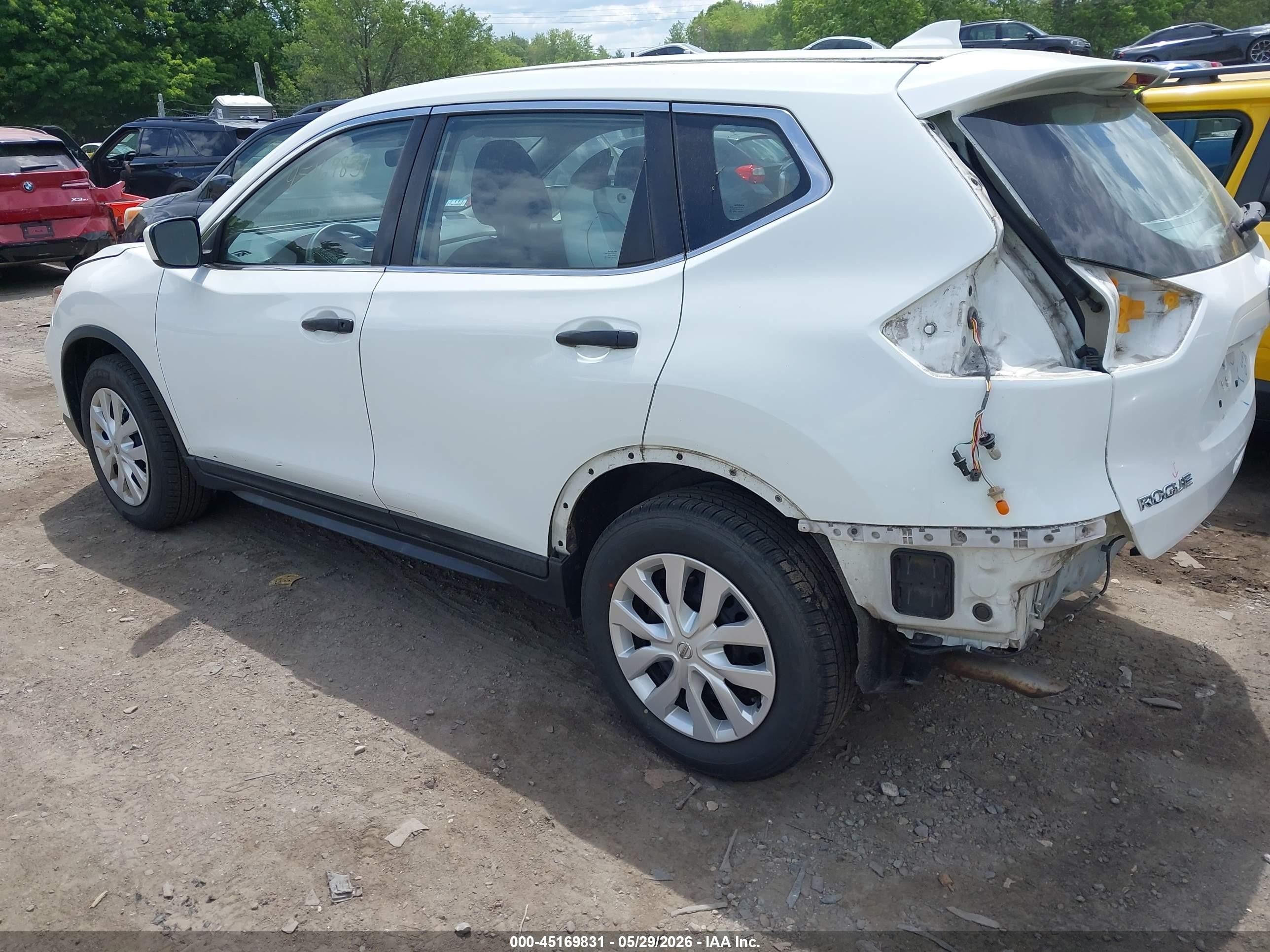 2017 Nissan Rogue S White vin: KNMAT2MV4HP510626