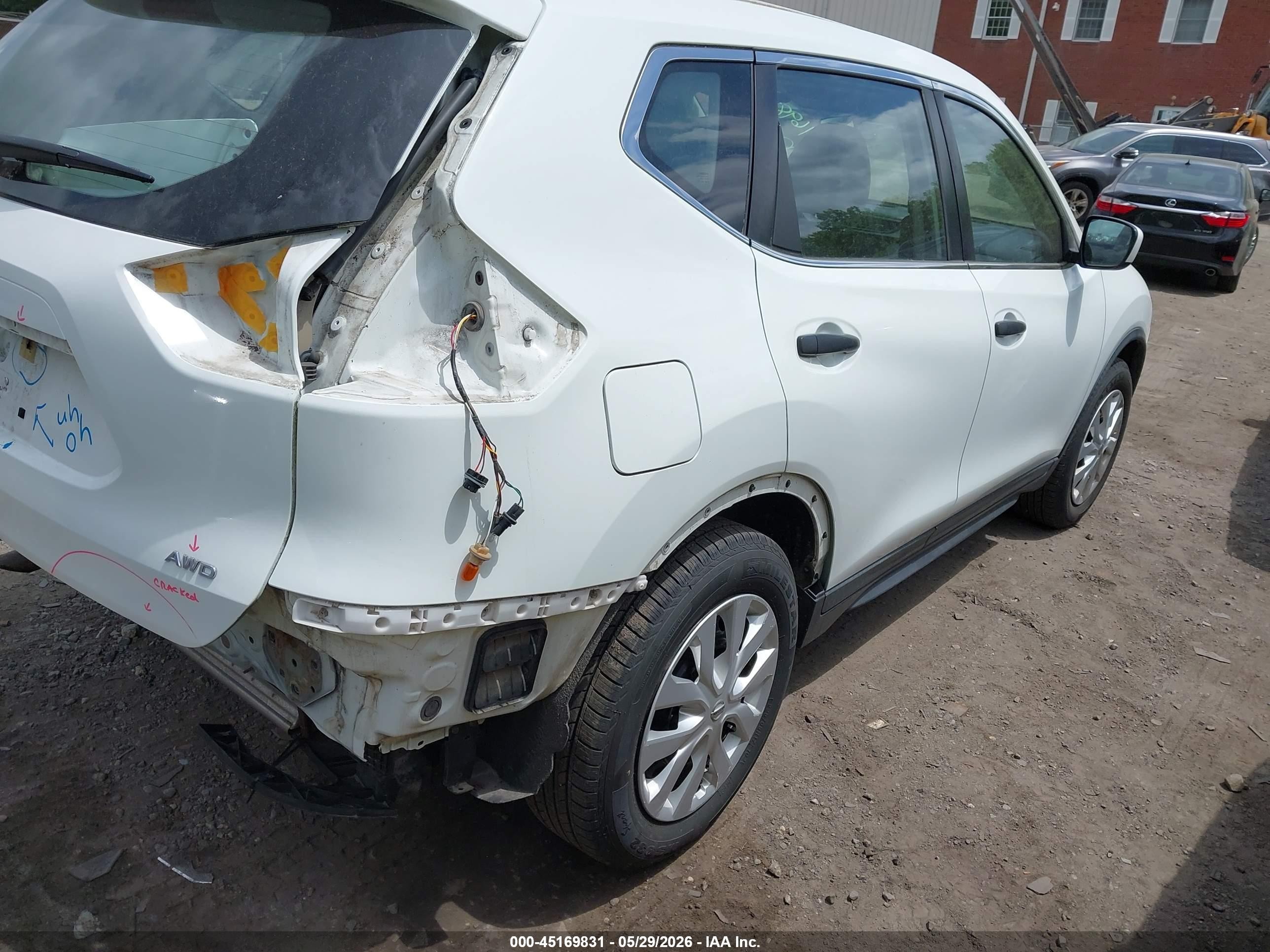 2017 Nissan Rogue S White vin: KNMAT2MV4HP510626
