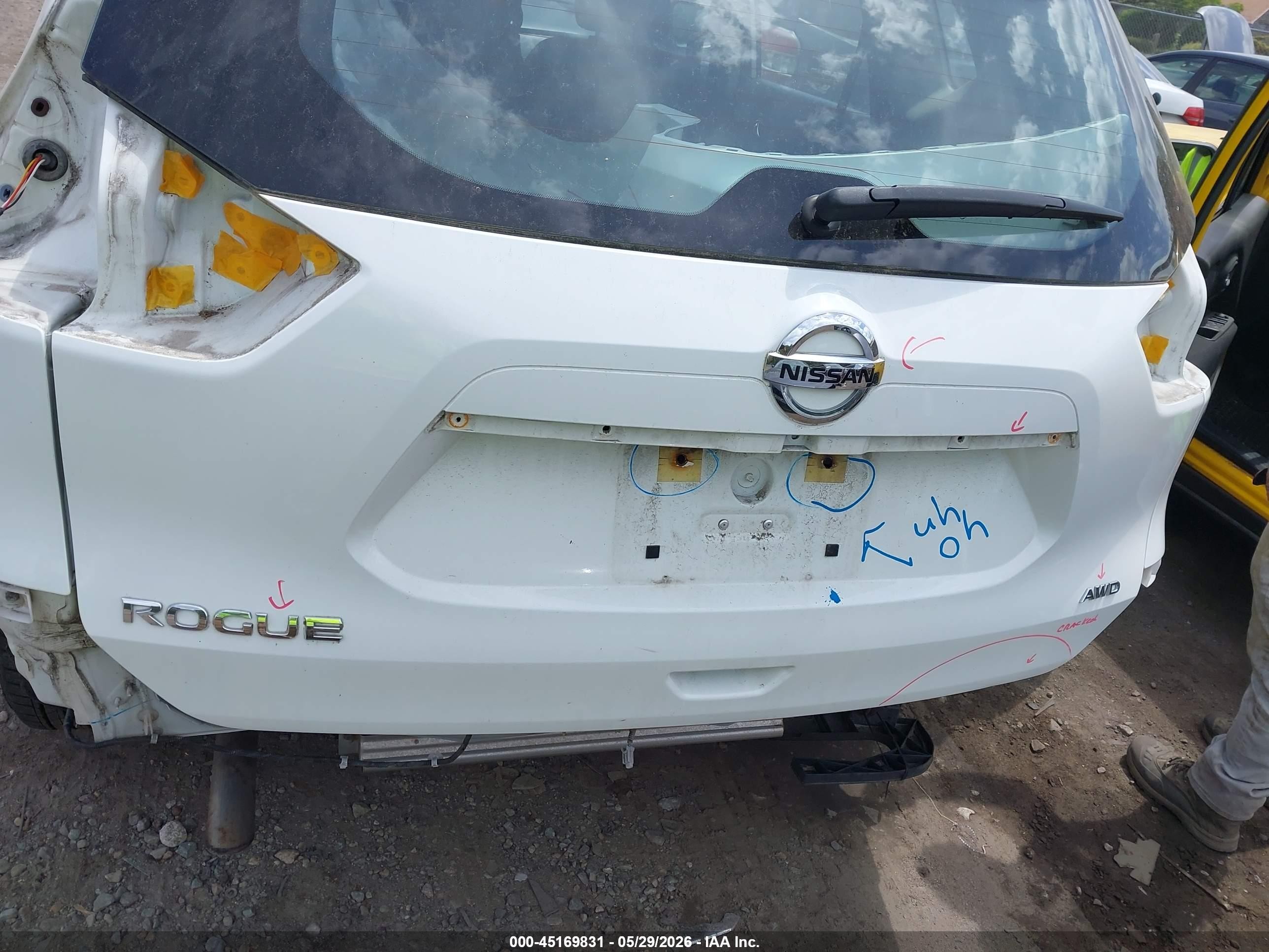 2017 Nissan Rogue S White vin: KNMAT2MV4HP510626