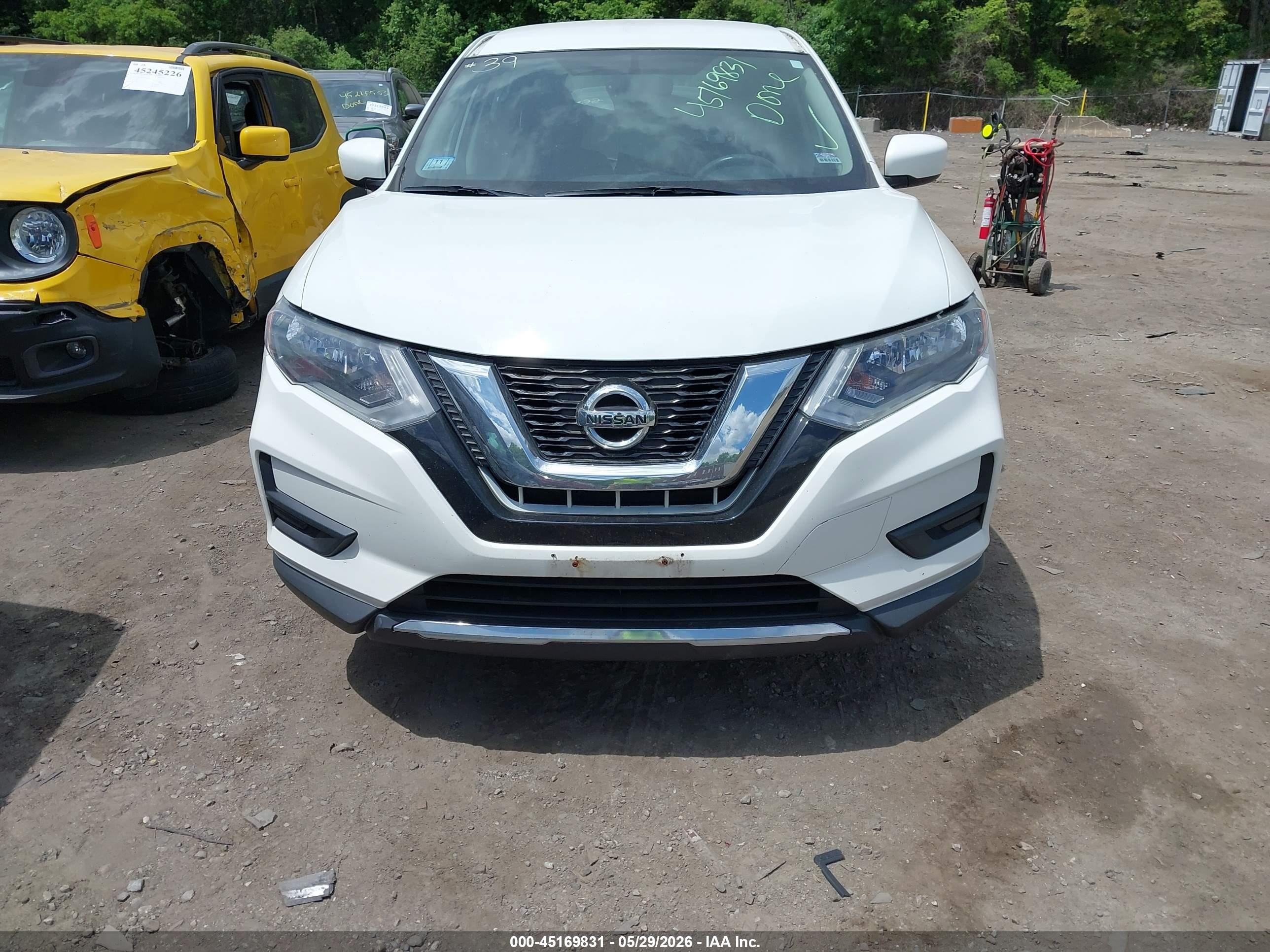 2017 Nissan Rogue S White vin: KNMAT2MV4HP510626