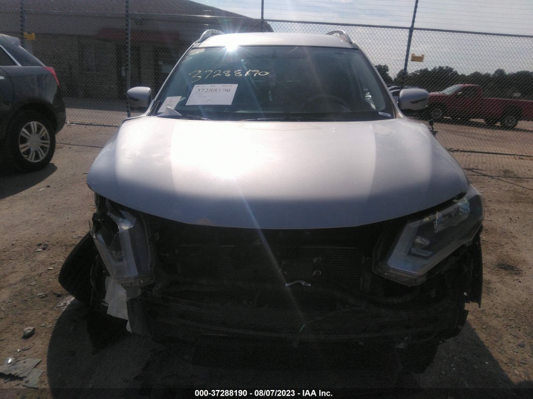 2017 Nissan Rogue Sv Silver vin: KNMAT2MV4HP598142