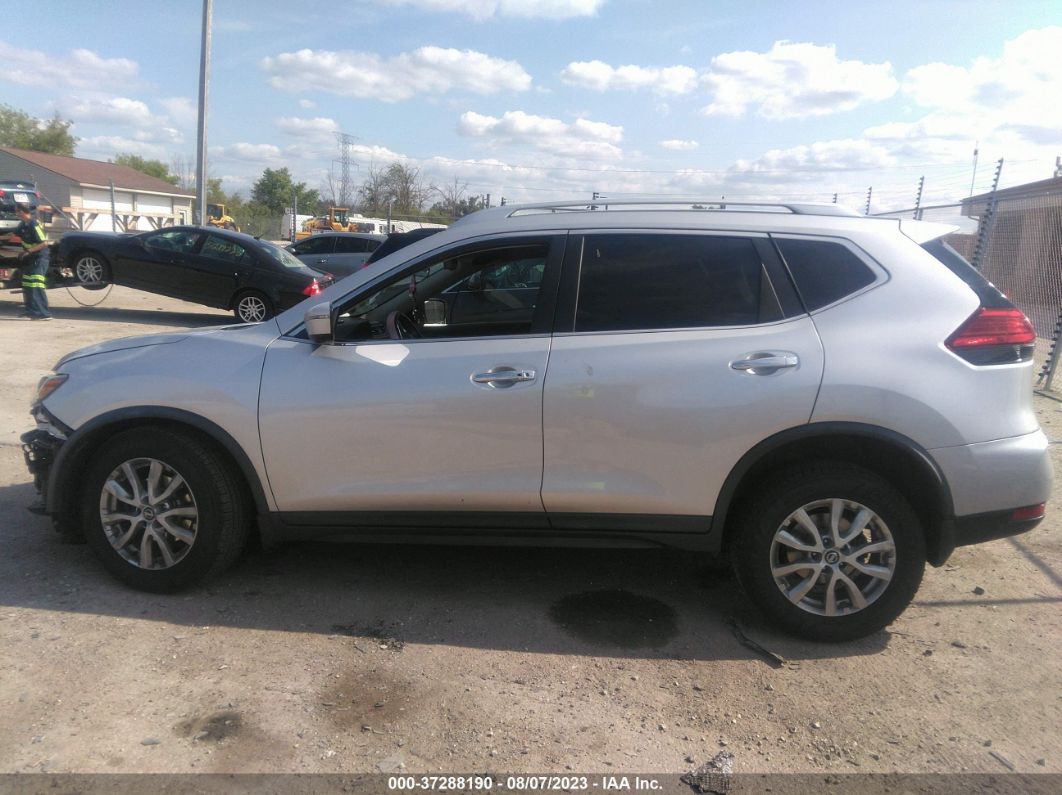 2017 Nissan Rogue Sv Silver vin: KNMAT2MV4HP598142