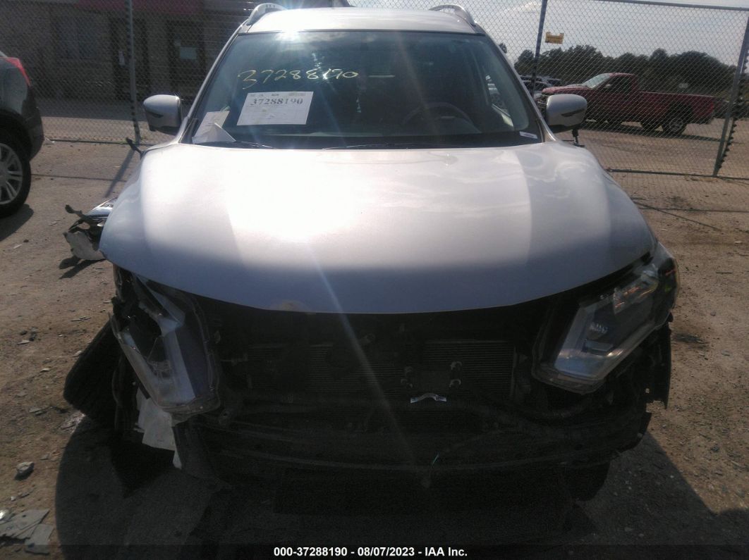 2017 Nissan Rogue Sv Silver vin: KNMAT2MV4HP598142