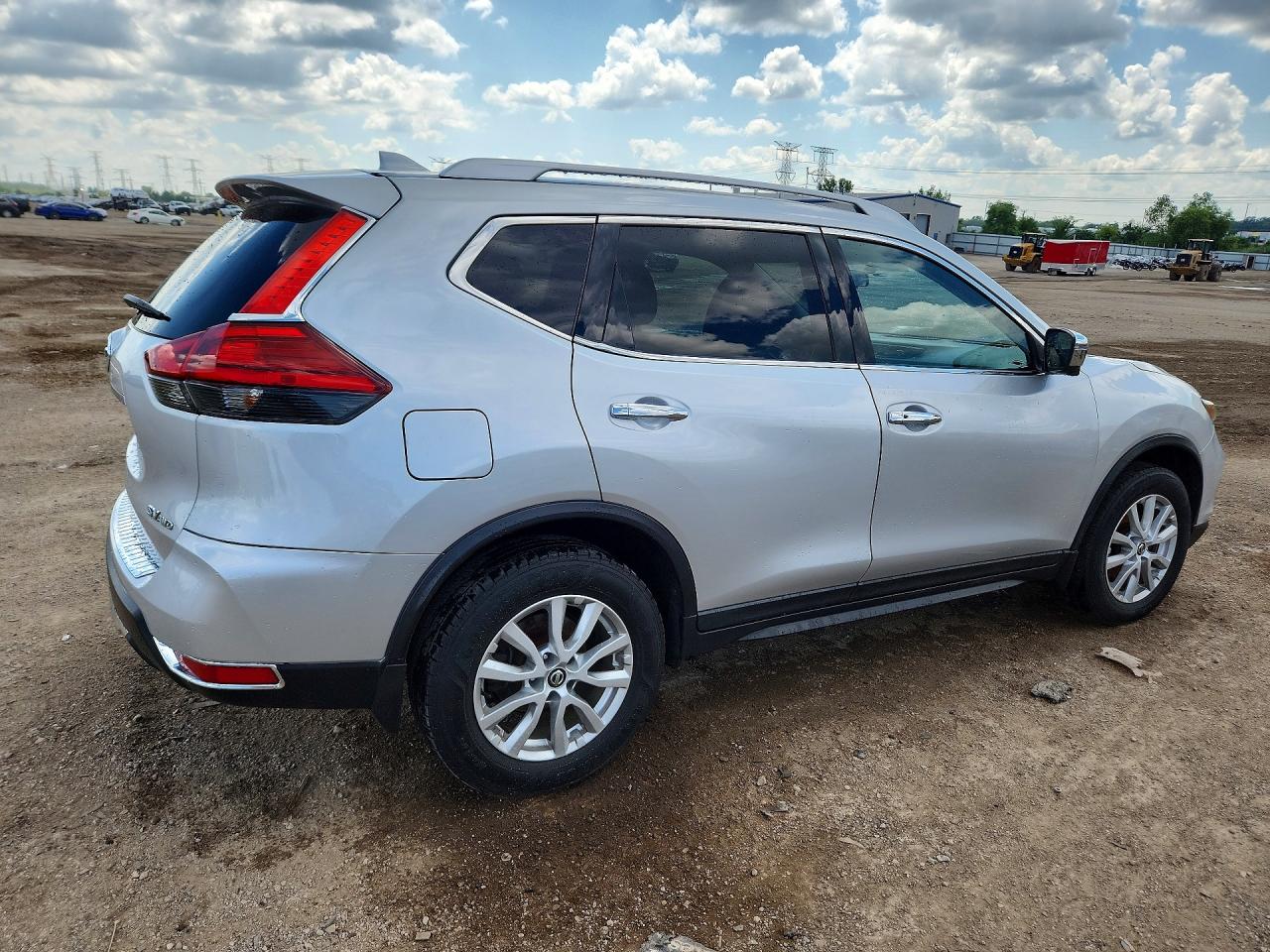 2017 Nissan Rogue Sv Silver vin: KNMAT2MV4HP598142