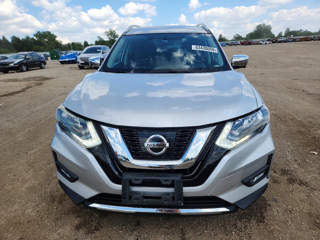 2017 Nissan Rogue Sv Silver vin: KNMAT2MV4HP598142