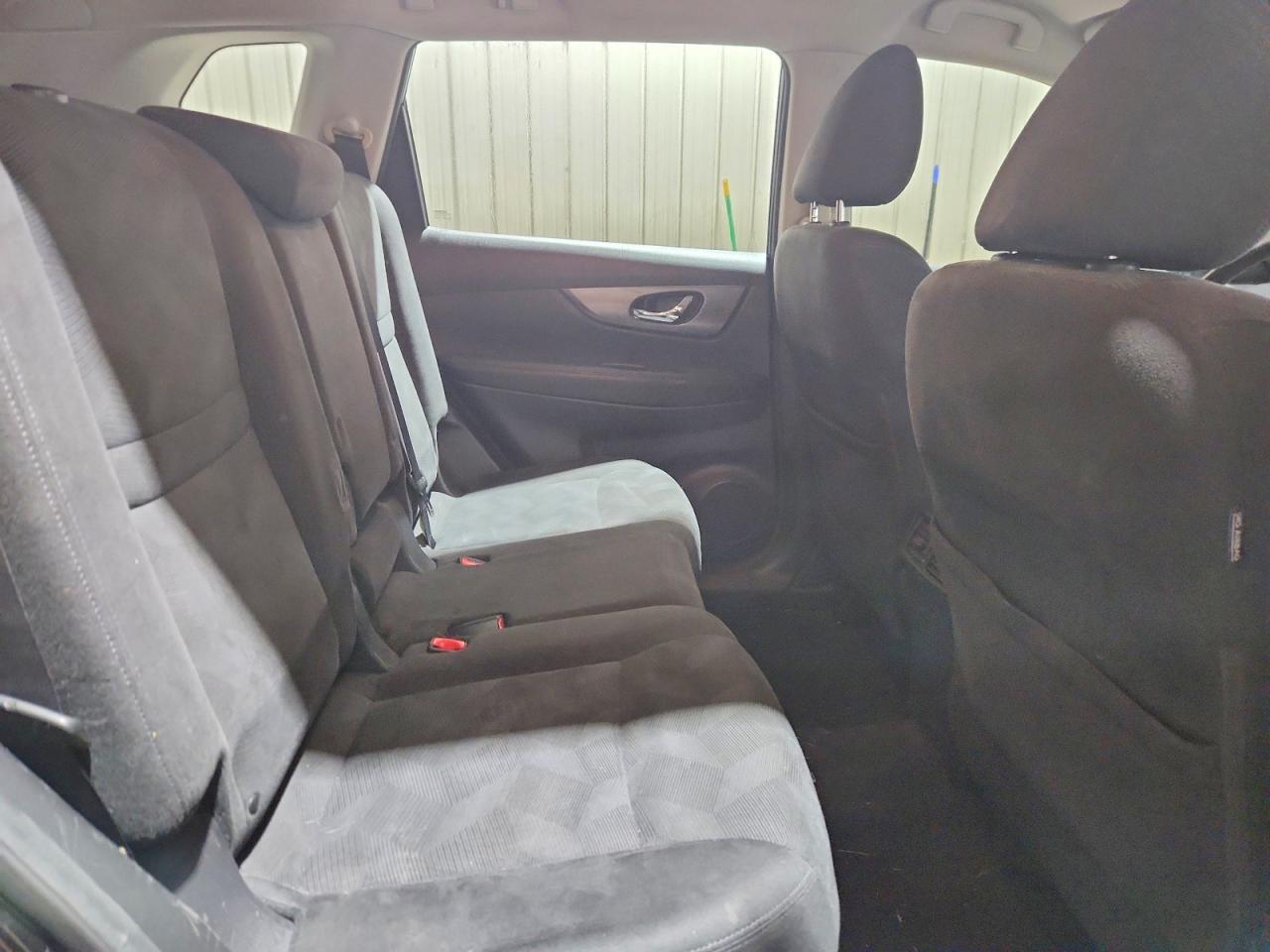 2015 Nissan Rogue S Черный vin: KNMAT2MV5FP509532