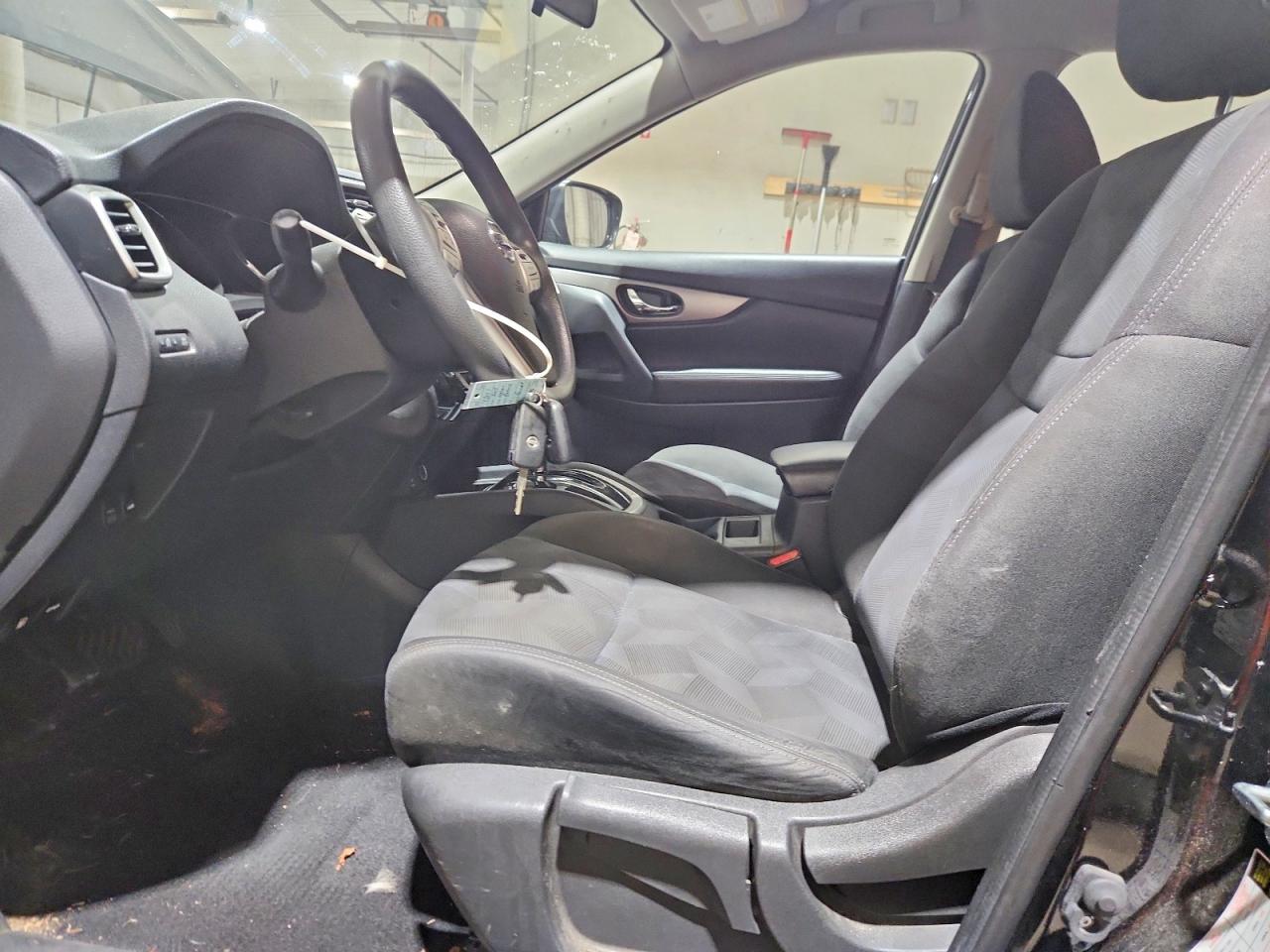 2015 Nissan Rogue S Черный vin: KNMAT2MV5FP509532