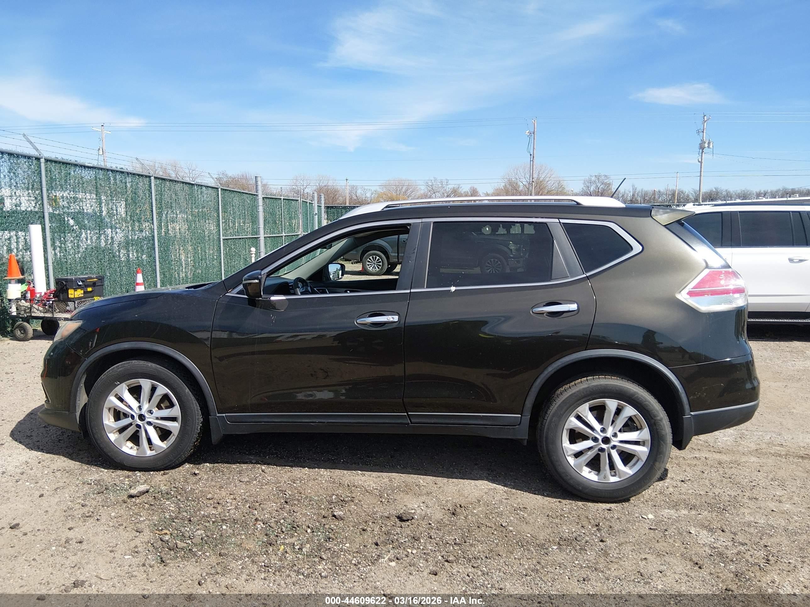 2015 Nissan Rogue Sv Brown vin: KNMAT2MV5FP514780