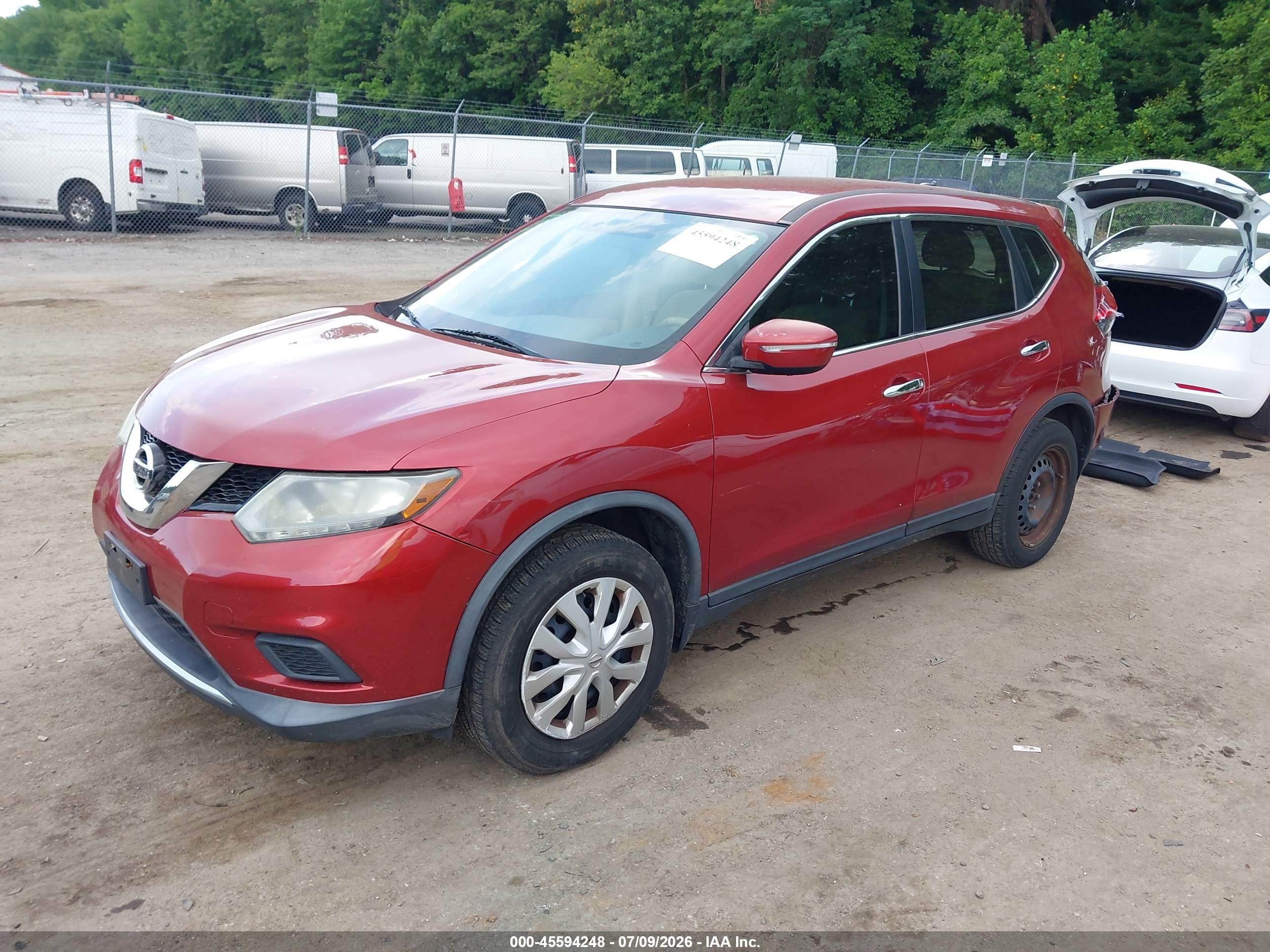 2015 Nissan Rogue S Red vin: KNMAT2MV5FP536648