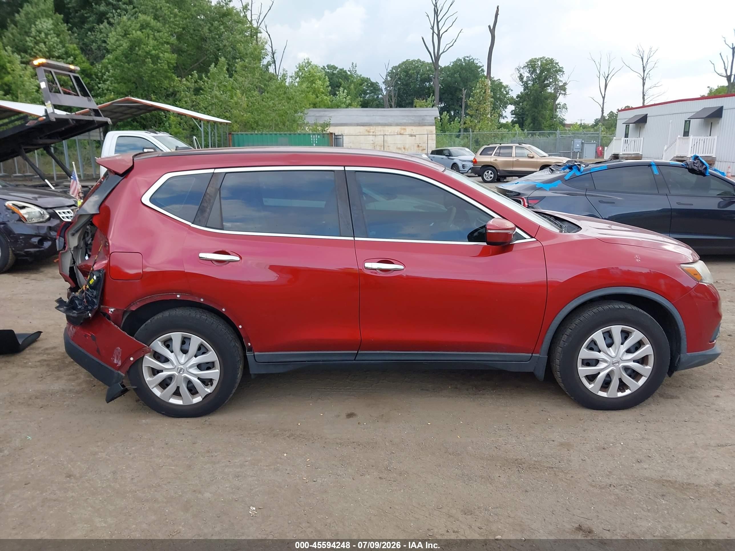 2015 Nissan Rogue S Red vin: KNMAT2MV5FP536648