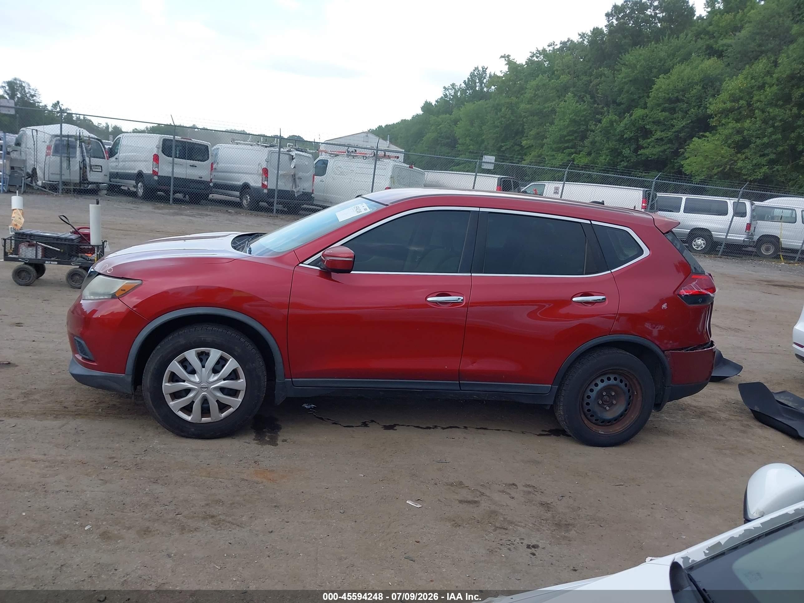 2015 Nissan Rogue S Red vin: KNMAT2MV5FP536648