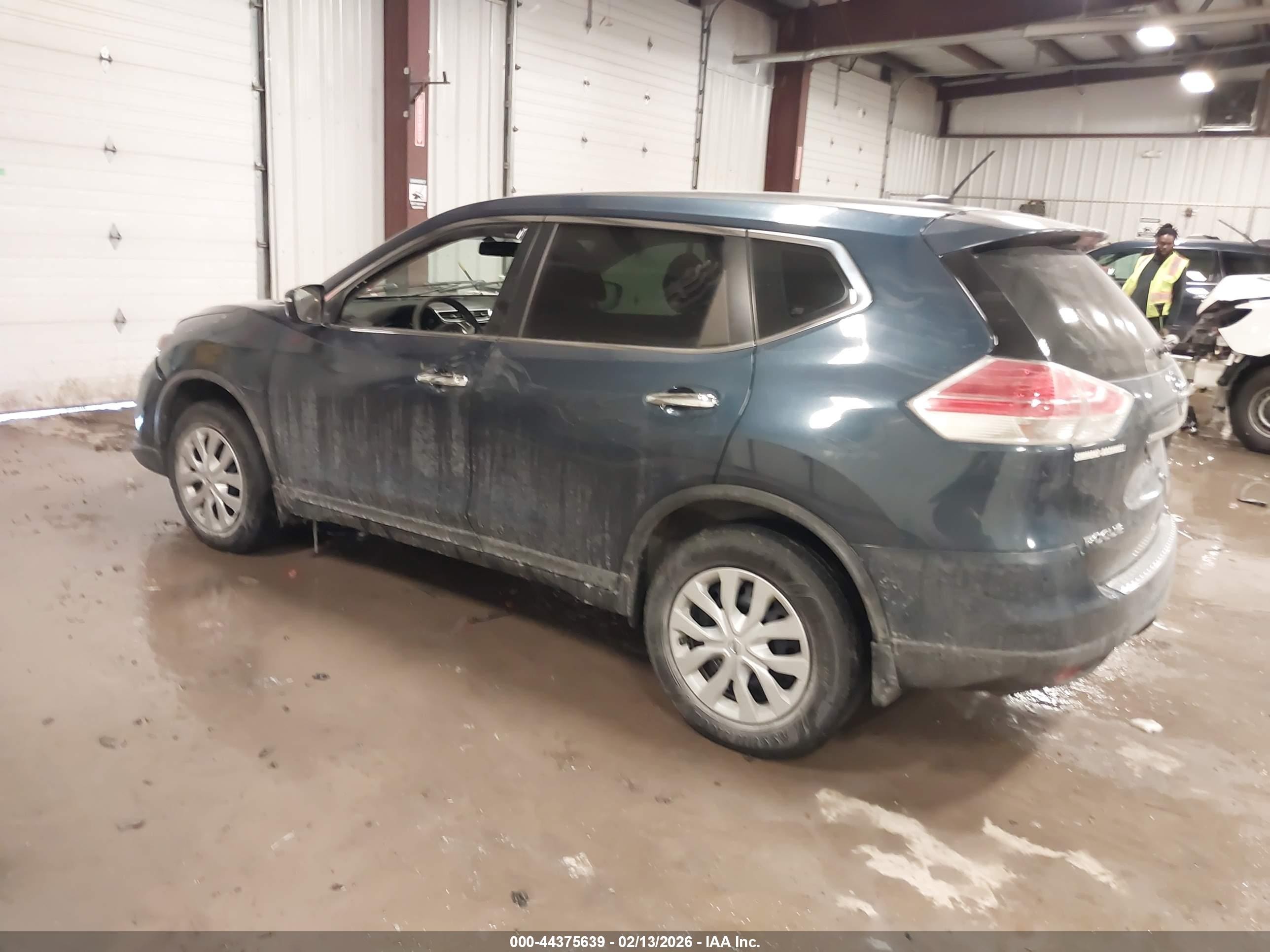 2015 Nissan Rogue S Синий vin: KNMAT2MV5FP549173