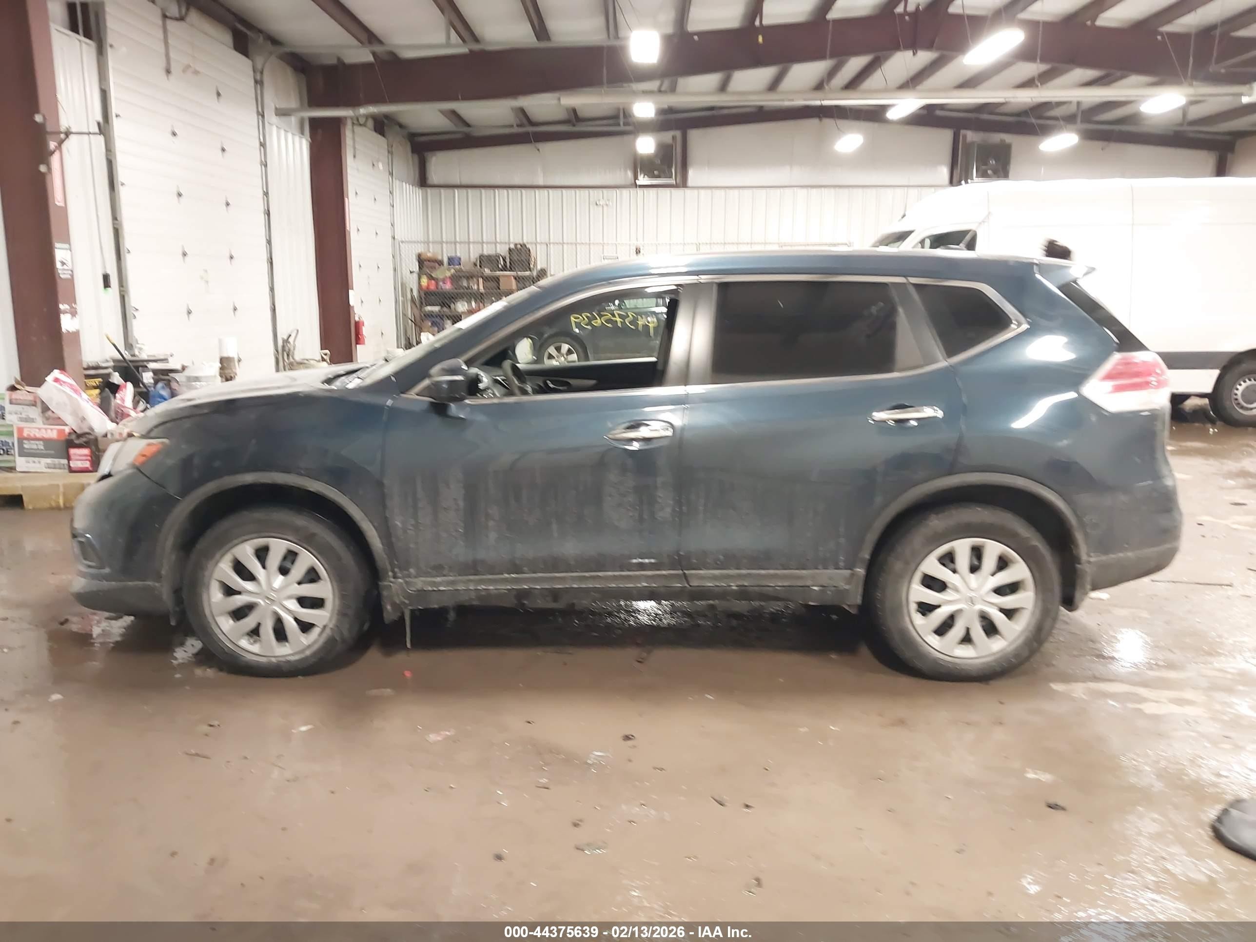 2015 Nissan Rogue S Синий vin: KNMAT2MV5FP549173