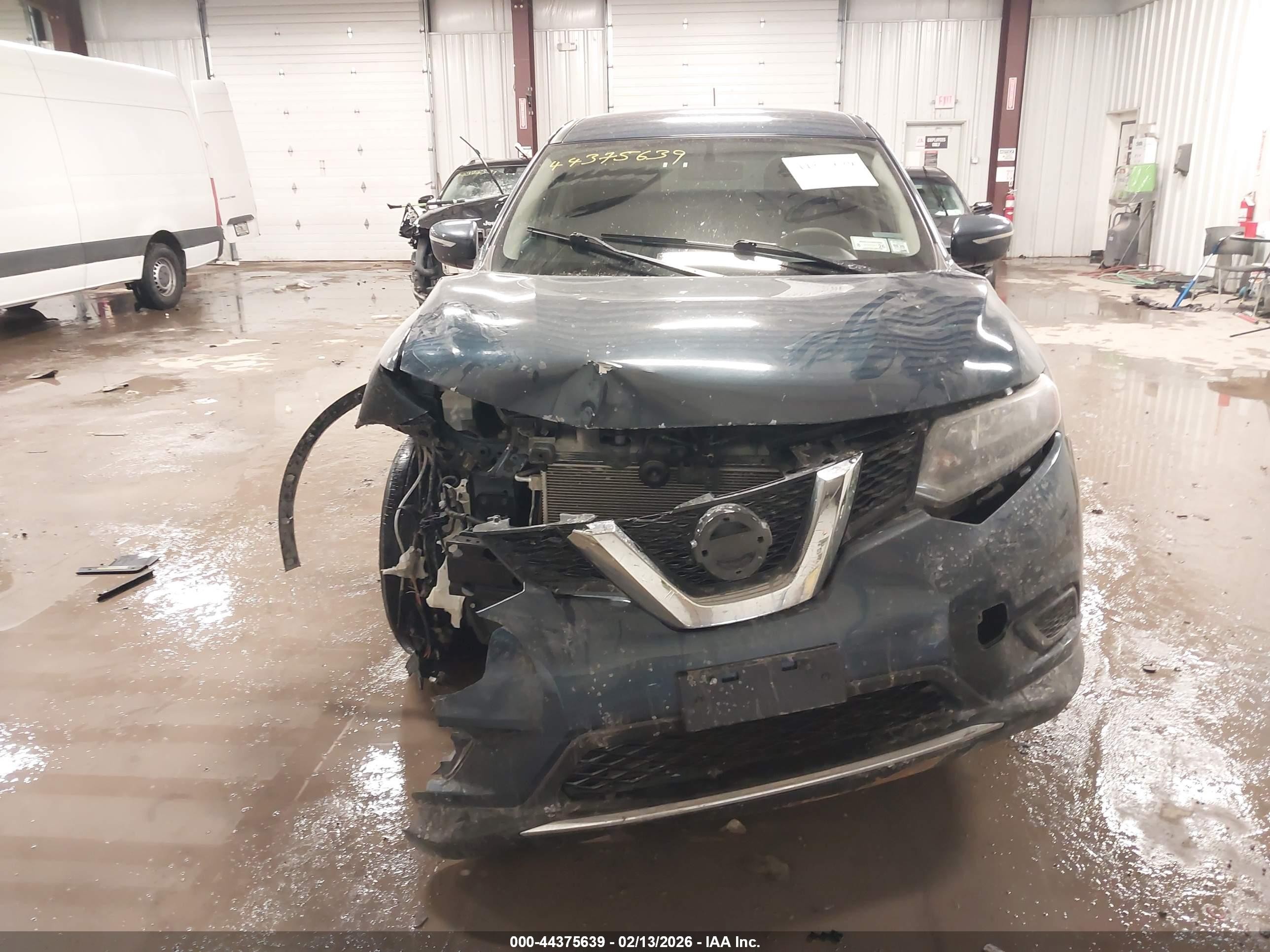 2015 Nissan Rogue S Синий vin: KNMAT2MV5FP549173