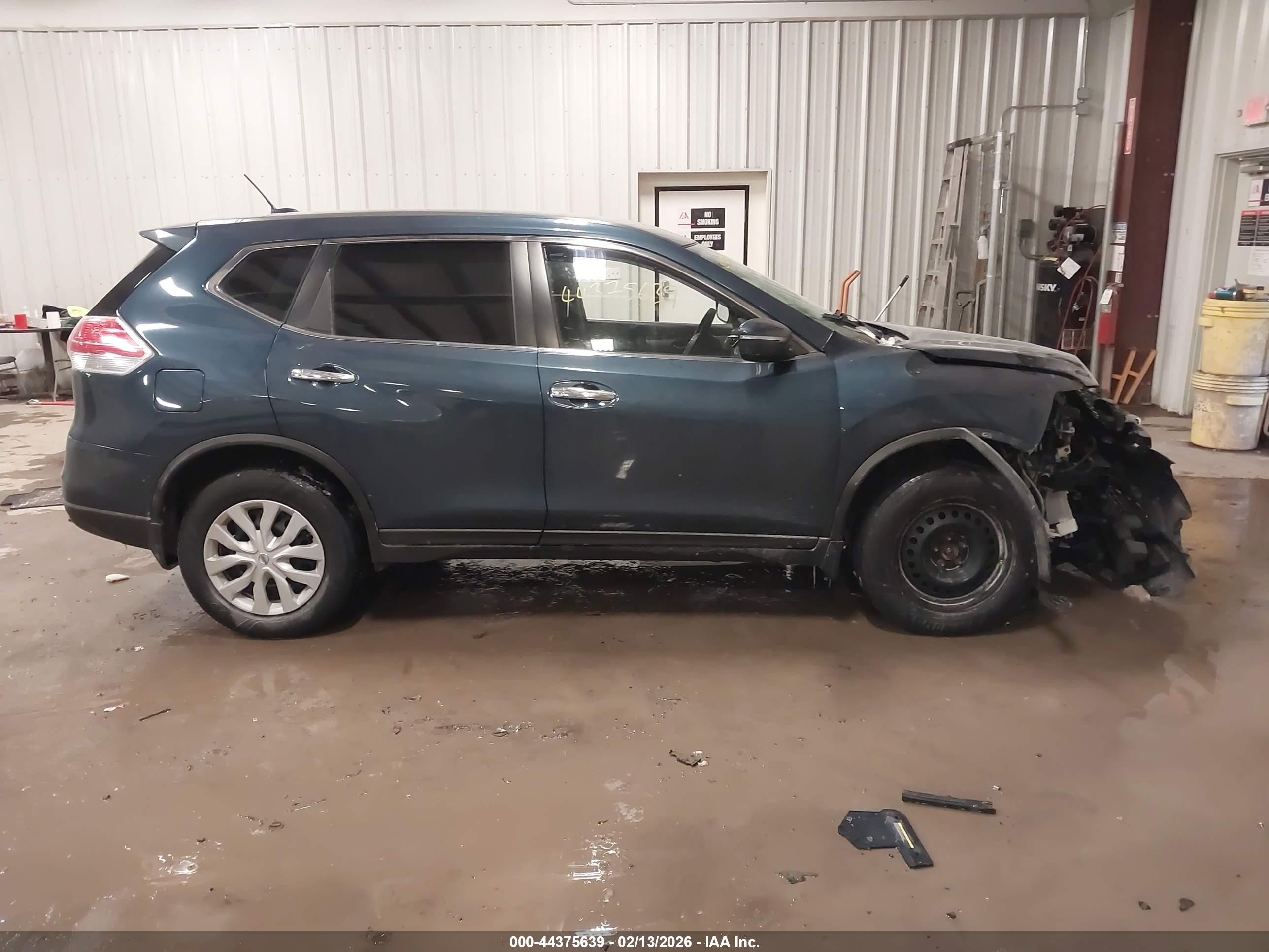 2015 Nissan Rogue S Синий vin: KNMAT2MV5FP549173
