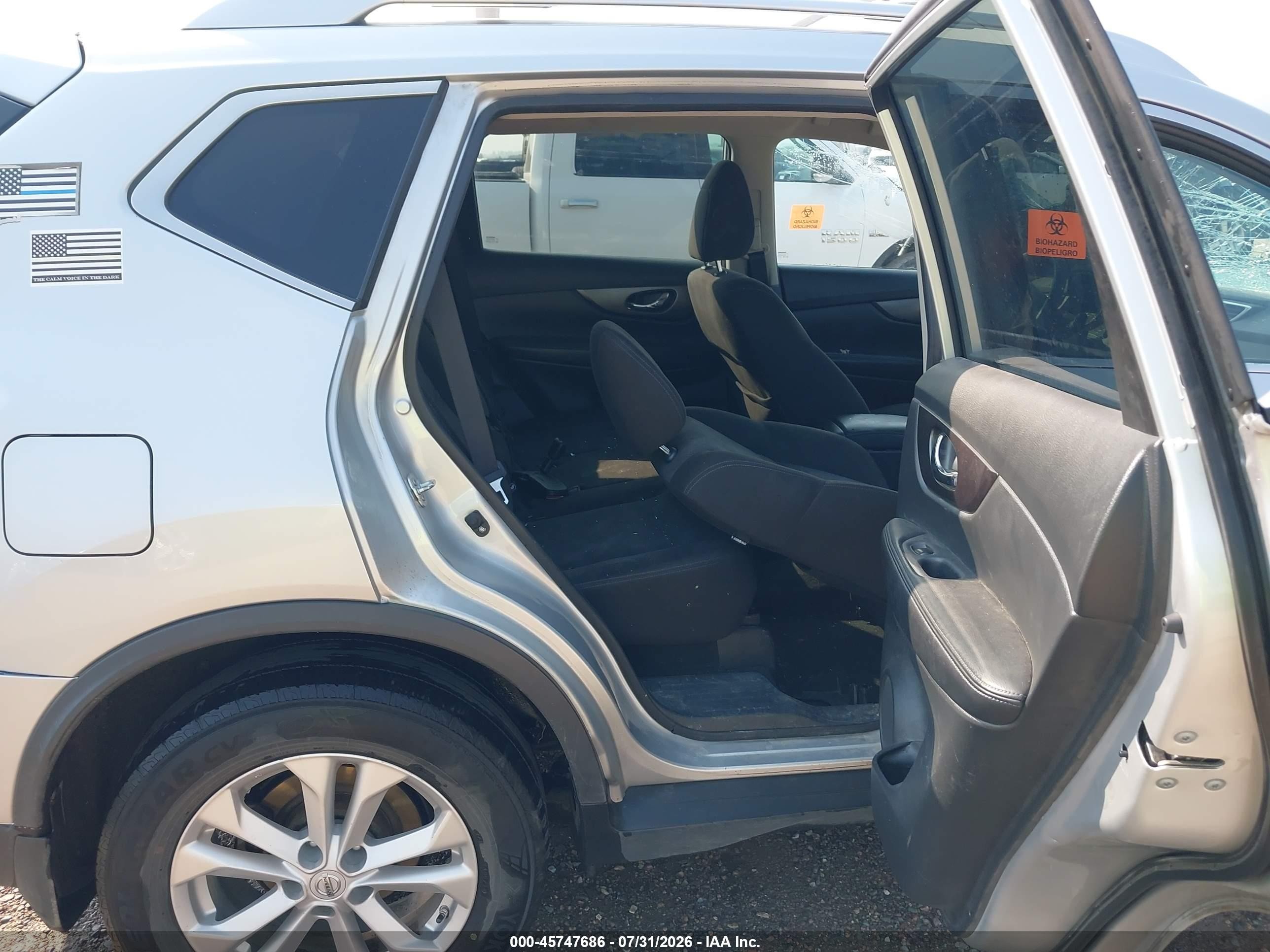 2015 Nissan Rogue Sv Silver vin: KNMAT2MV5FP552607