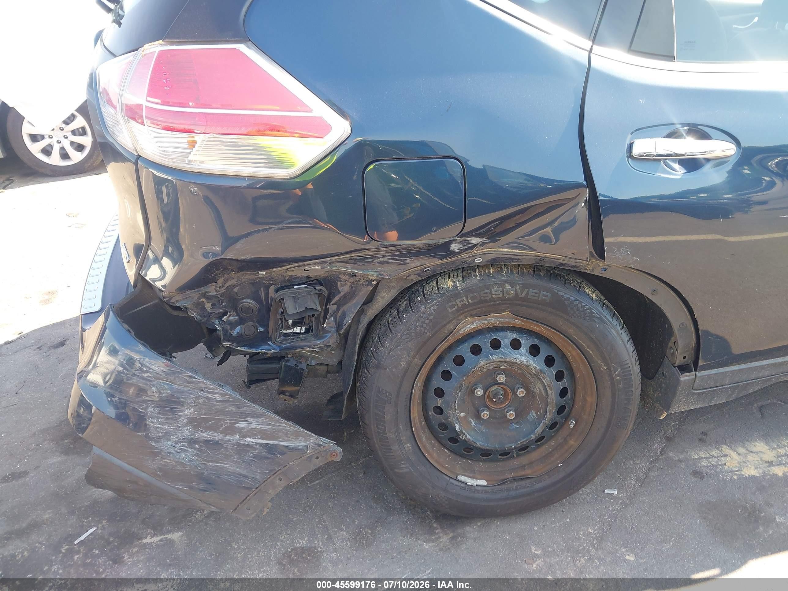2015 Nissan Rogue S Blue vin: KNMAT2MV5FP580603