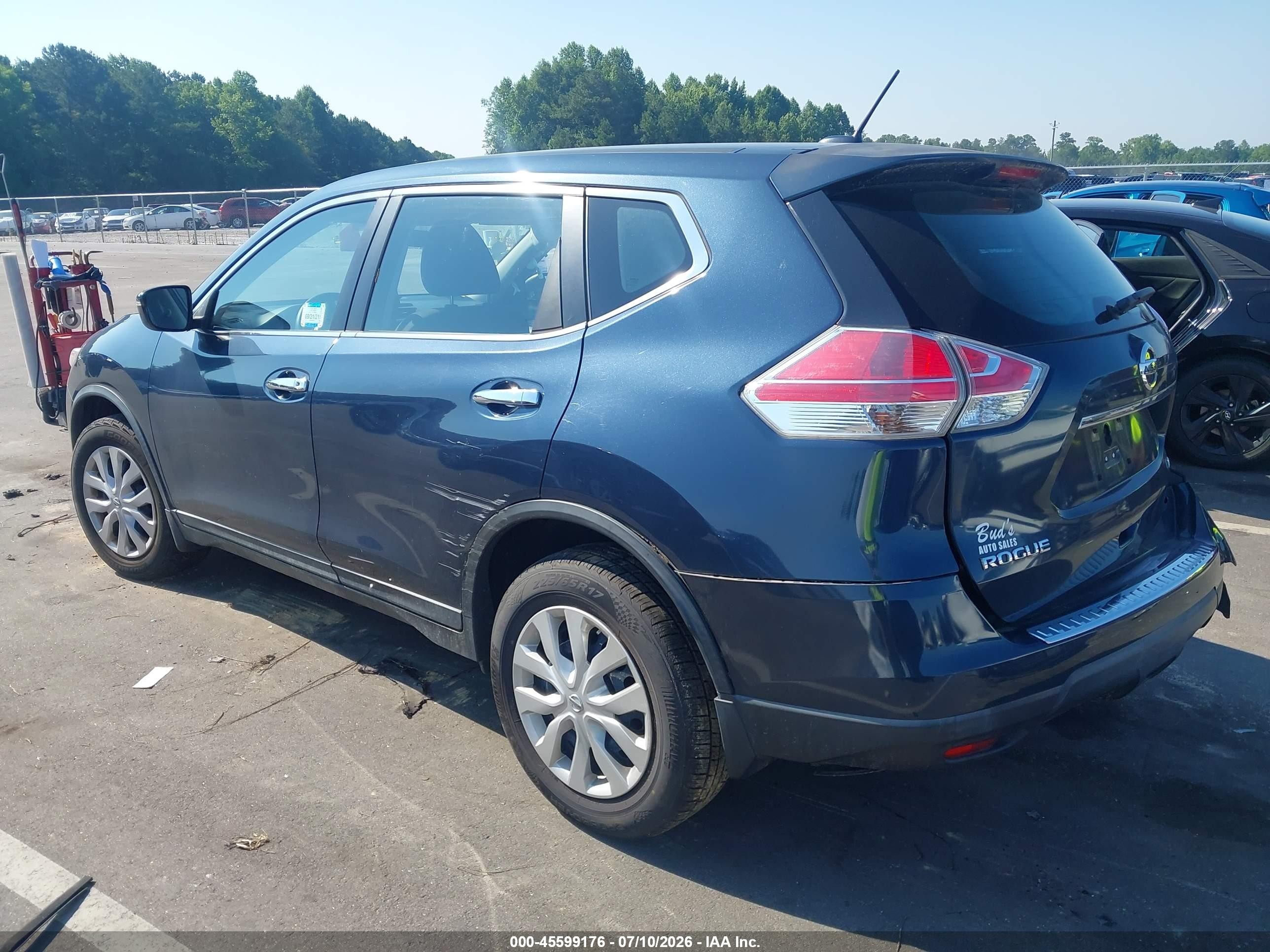 2015 Nissan Rogue S Blue vin: KNMAT2MV5FP580603