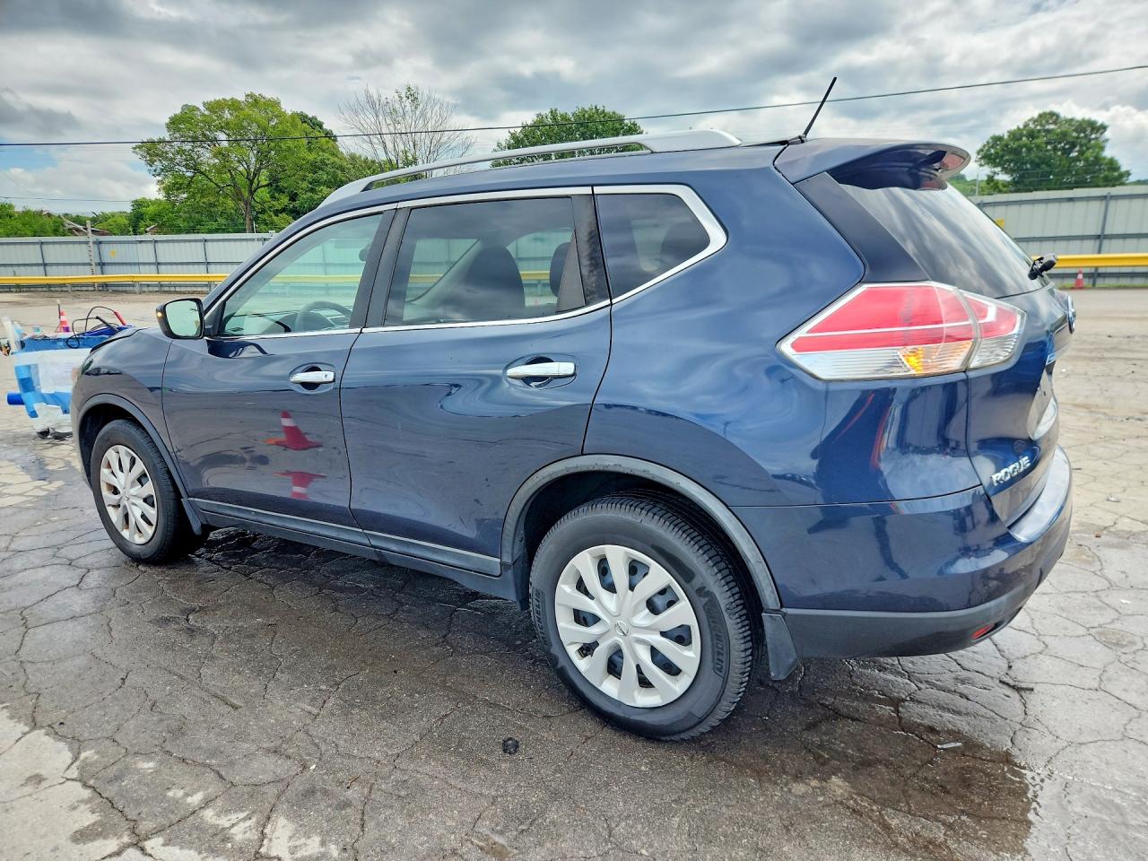 2016 Nissan Rogue S Blue vin: KNMAT2MV5GP712146