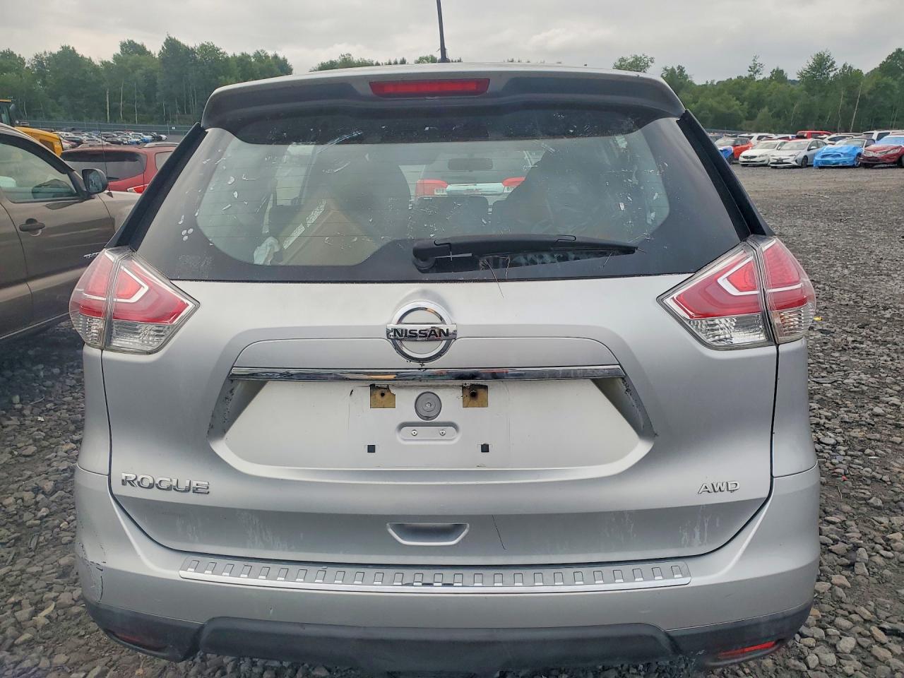 2015 Nissan Rogue S Silver vin: KNMAT2MV6FP523830