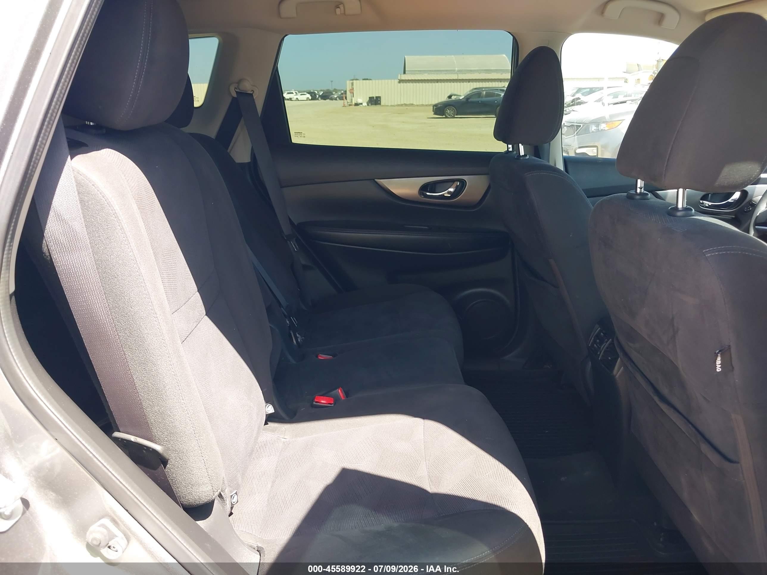 2015 Nissan Rogue S Серый vin: KNMAT2MV6FP526016
