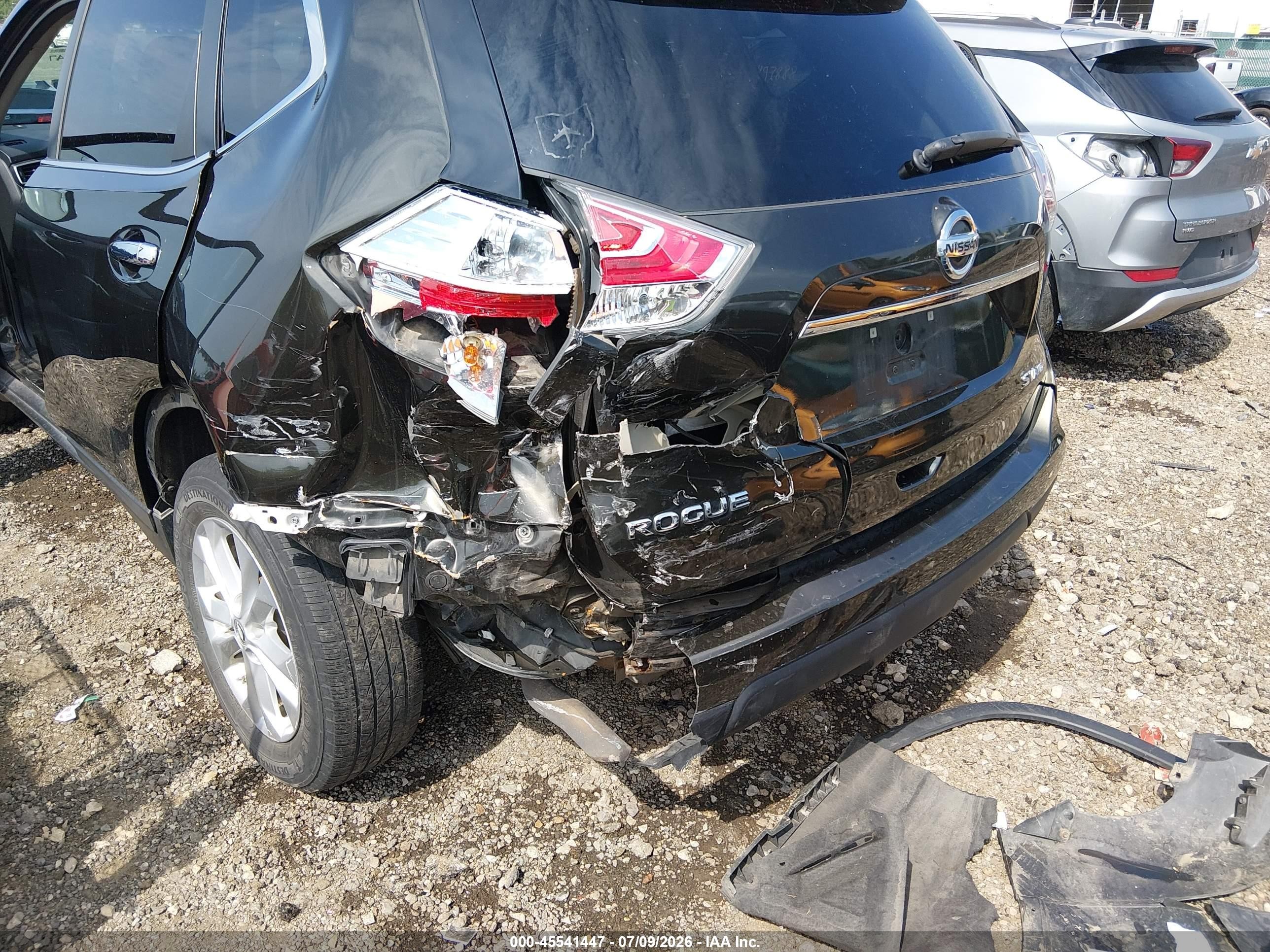 2015 Nissan Rogue Sv Silver vin: KNMAT2MV6FP537257