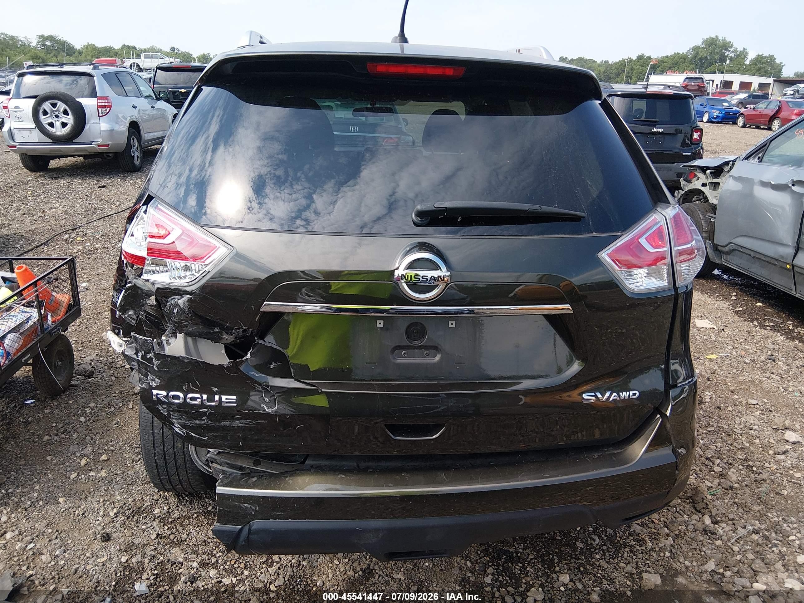 2015 Nissan Rogue Sv Silver vin: KNMAT2MV6FP537257