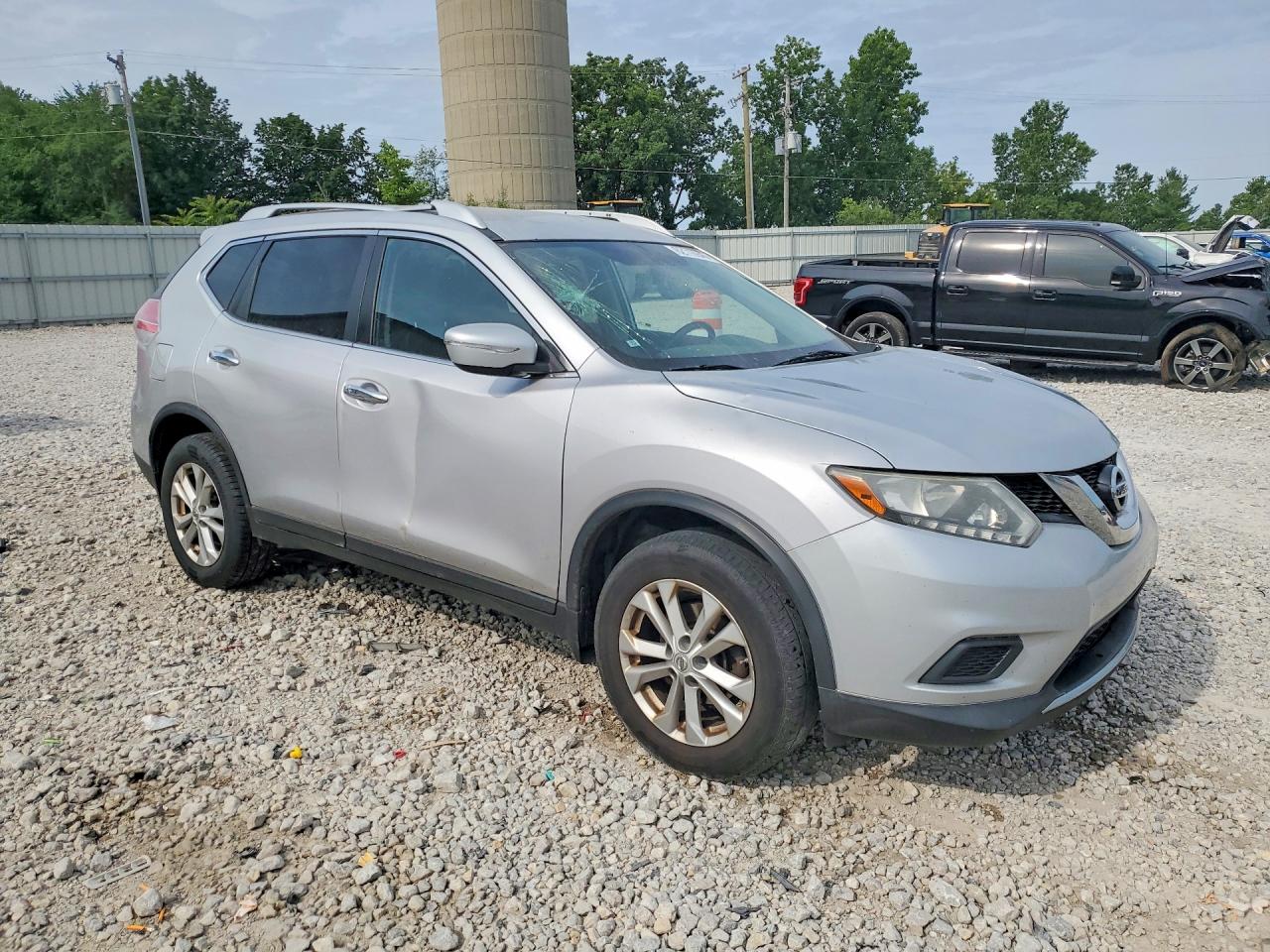 2015 Nissan Rogue Sv Silver vin: KNMAT2MV6FP538859