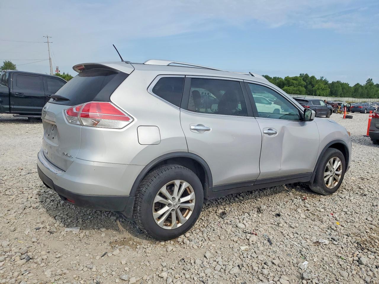 2015 Nissan Rogue Sv Silver vin: KNMAT2MV6FP538859