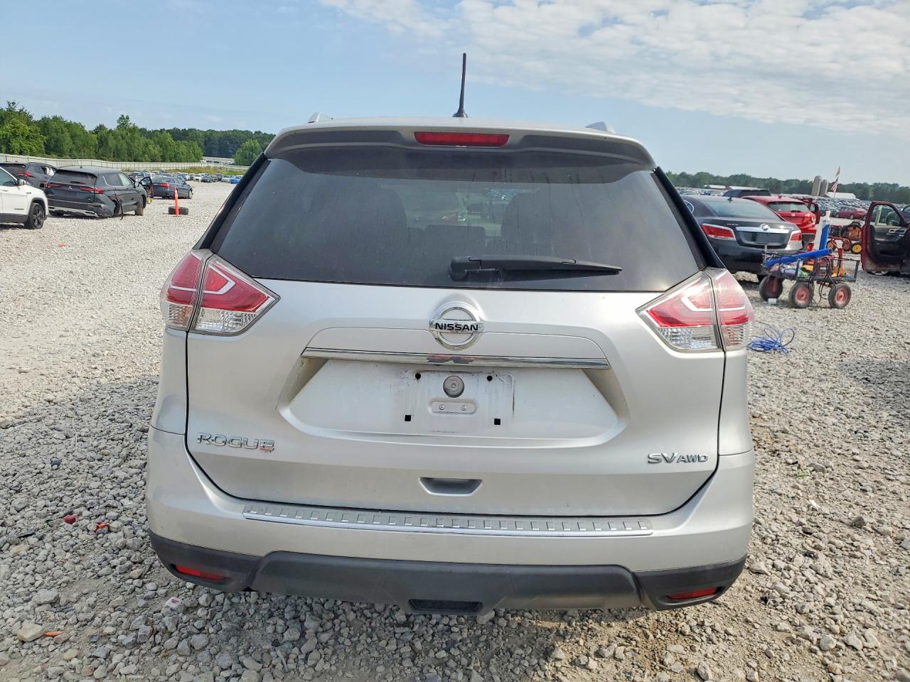 2015 Nissan Rogue Sv Silver vin: KNMAT2MV6FP538859