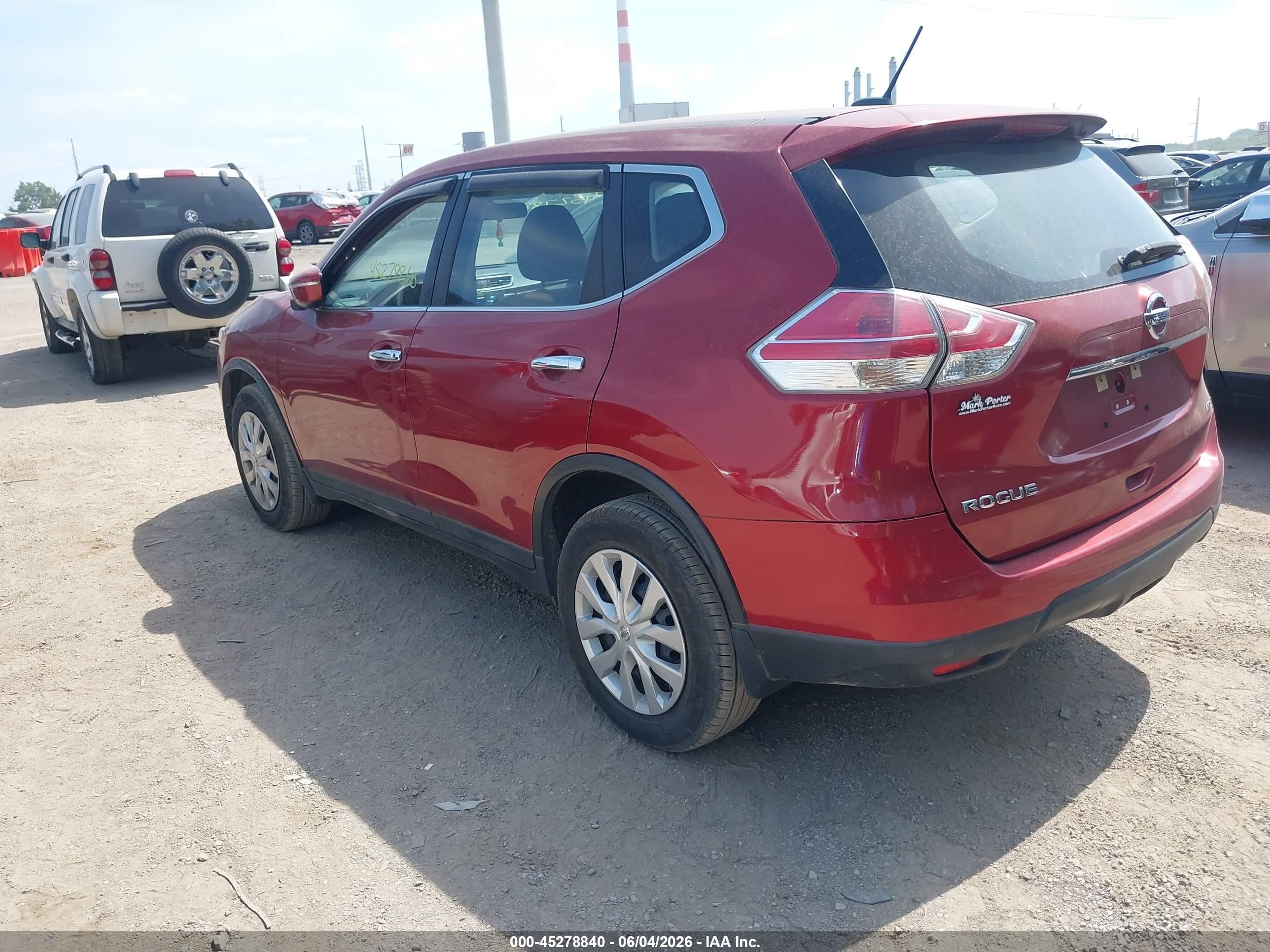 2015 Nissan Rogue S Red vin: KNMAT2MV6FP570274