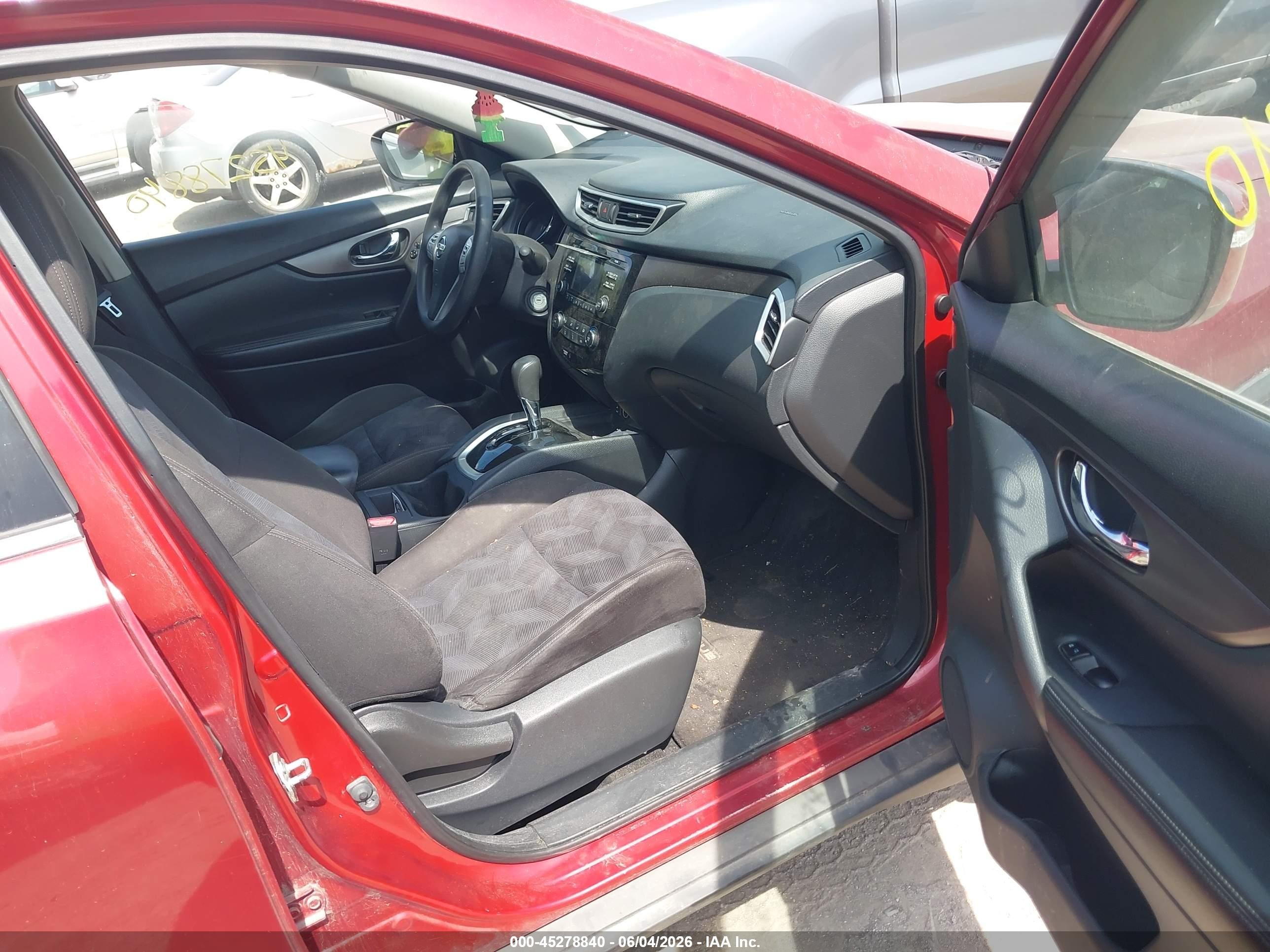 2015 Nissan Rogue S Red vin: KNMAT2MV6FP570274