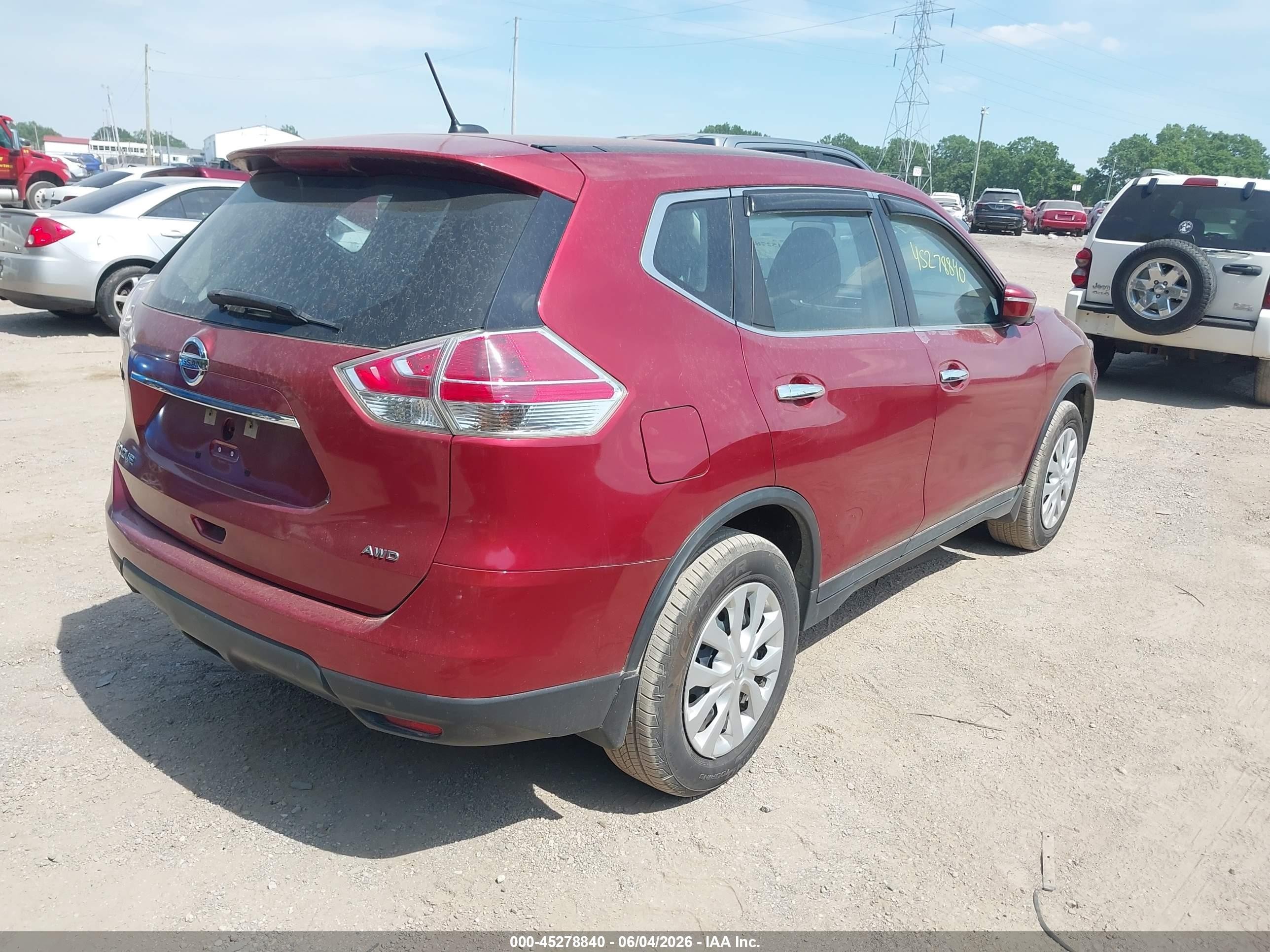 2015 Nissan Rogue S Red vin: KNMAT2MV6FP570274