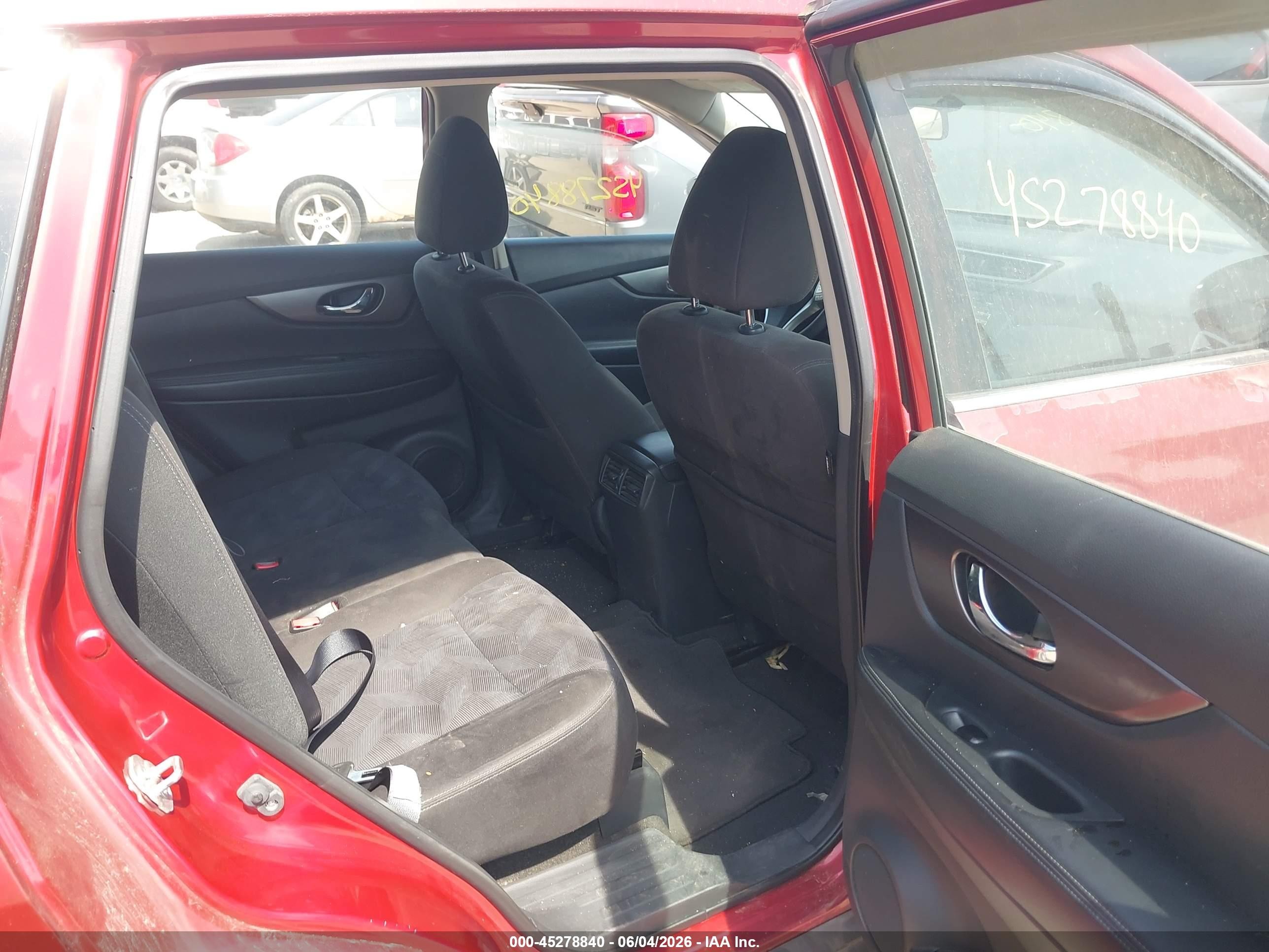 2015 Nissan Rogue S Red vin: KNMAT2MV6FP570274
