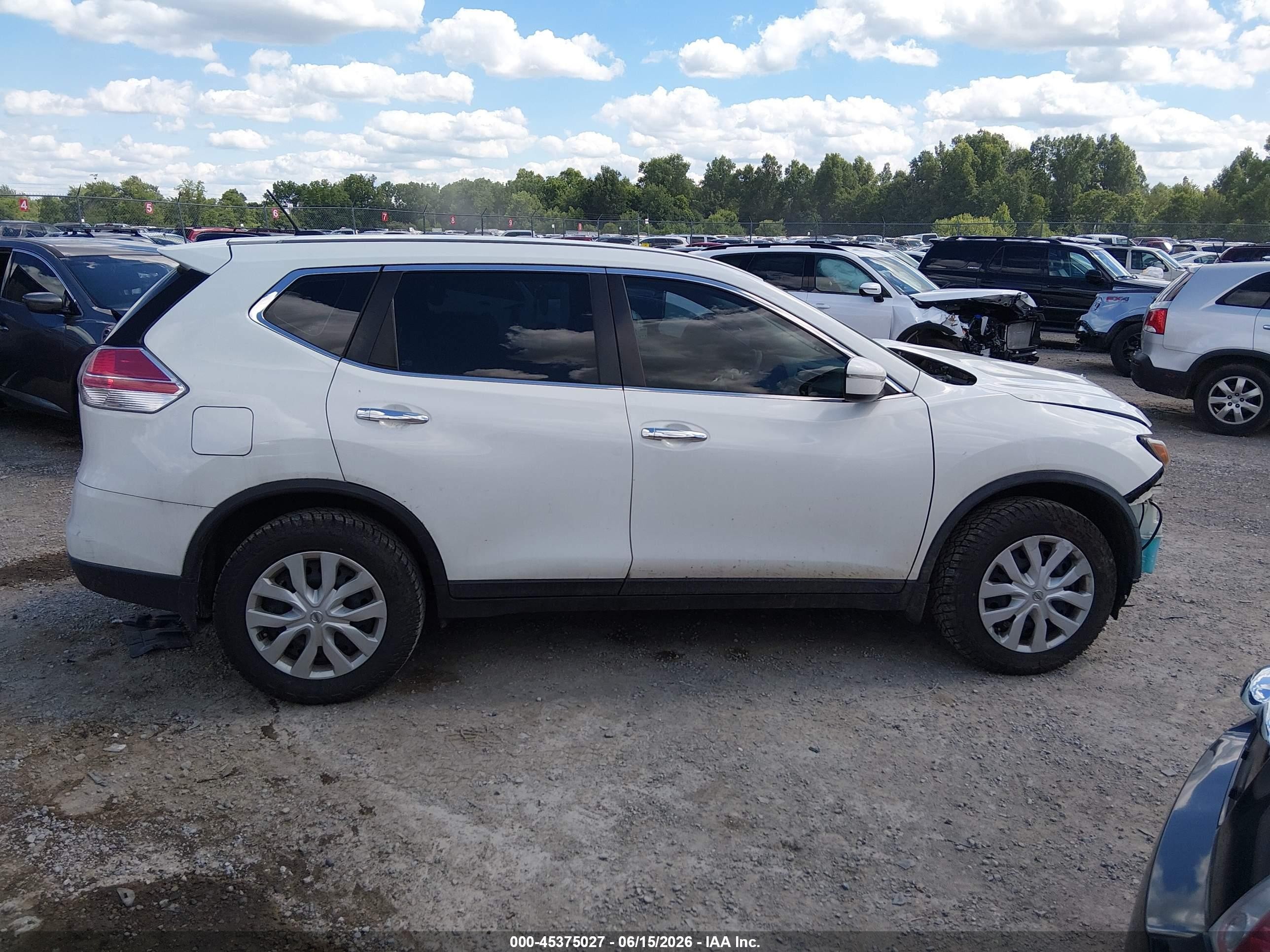 2015 Nissan Rogue S White vin: KNMAT2MV6FP590637