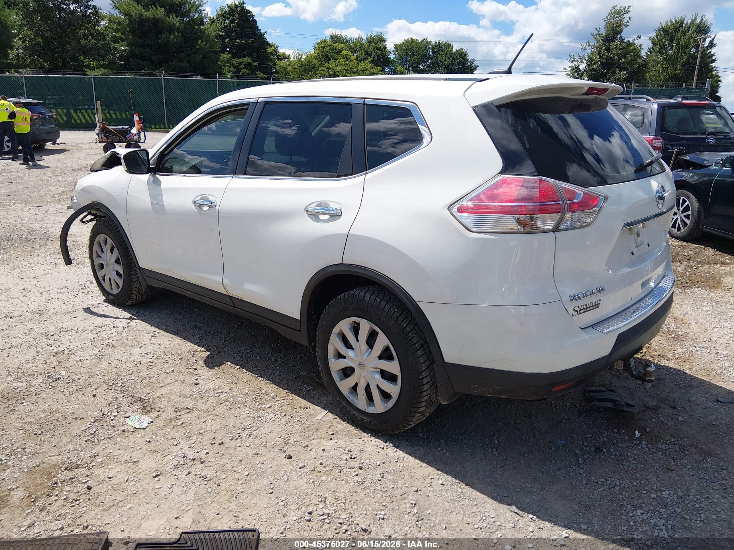 2015 Nissan Rogue S White vin: KNMAT2MV6FP590637