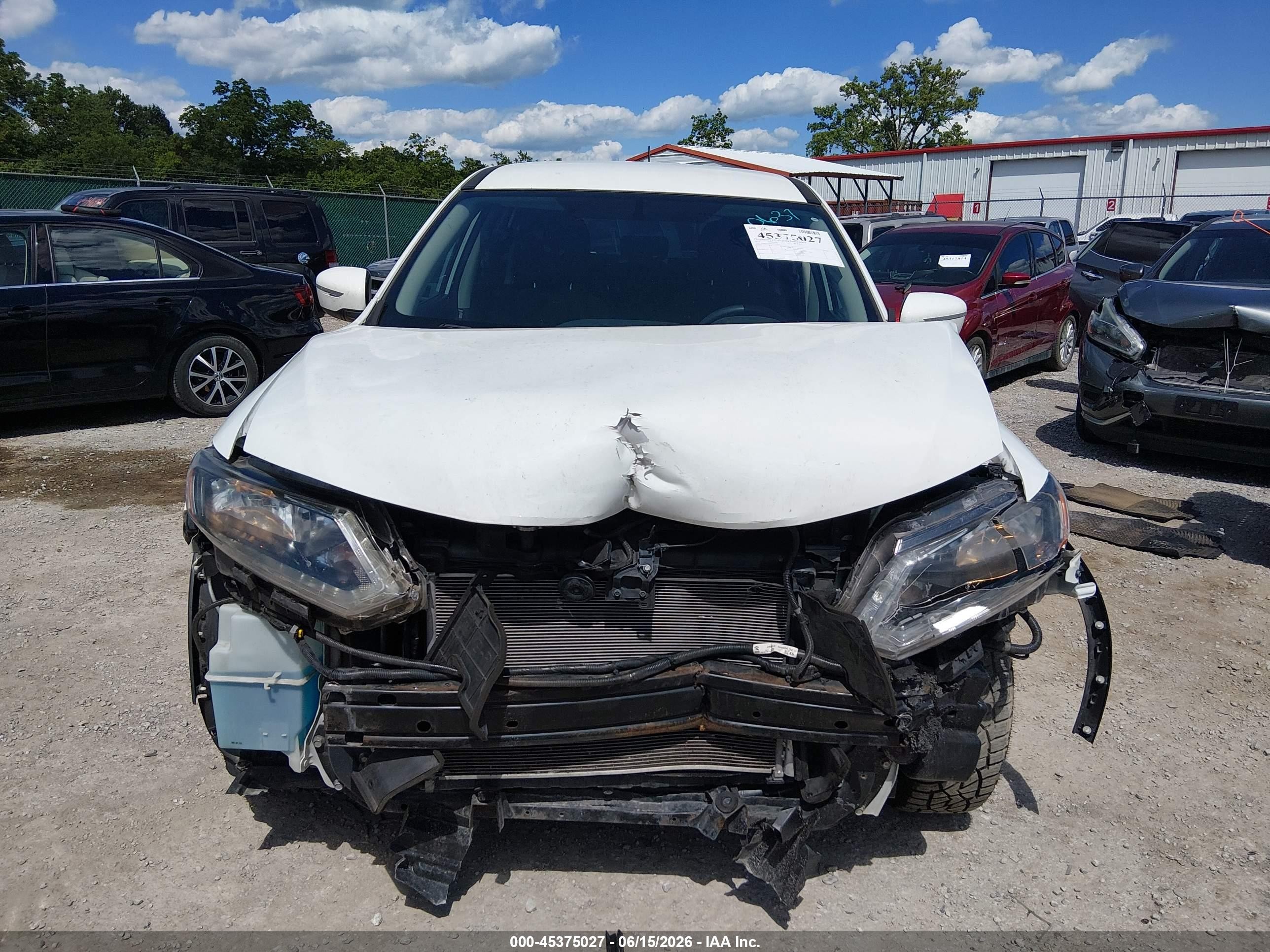 2015 Nissan Rogue S White vin: KNMAT2MV6FP590637