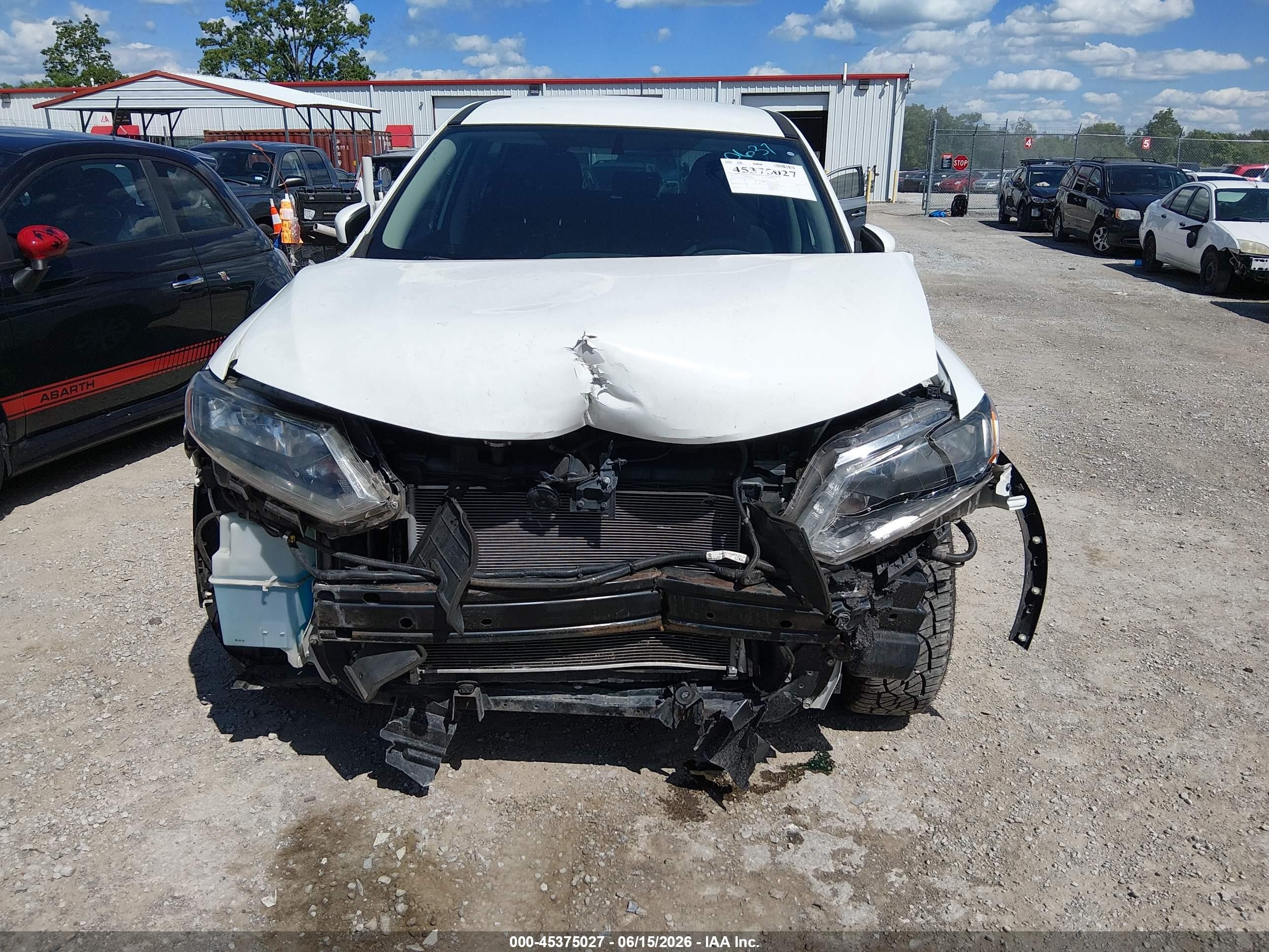 2015 Nissan Rogue S White vin: KNMAT2MV6FP590637