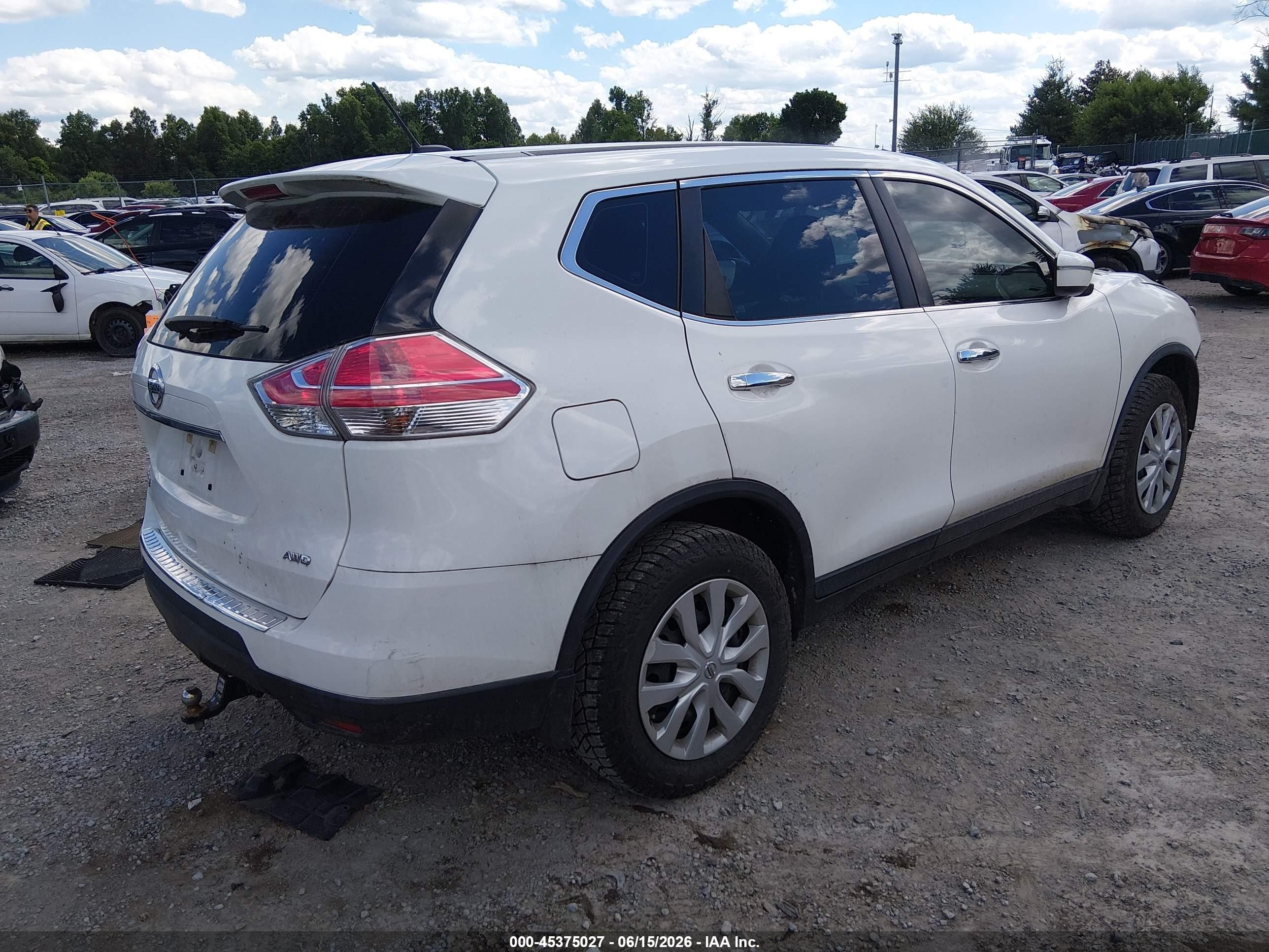 2015 Nissan Rogue S White vin: KNMAT2MV6FP590637